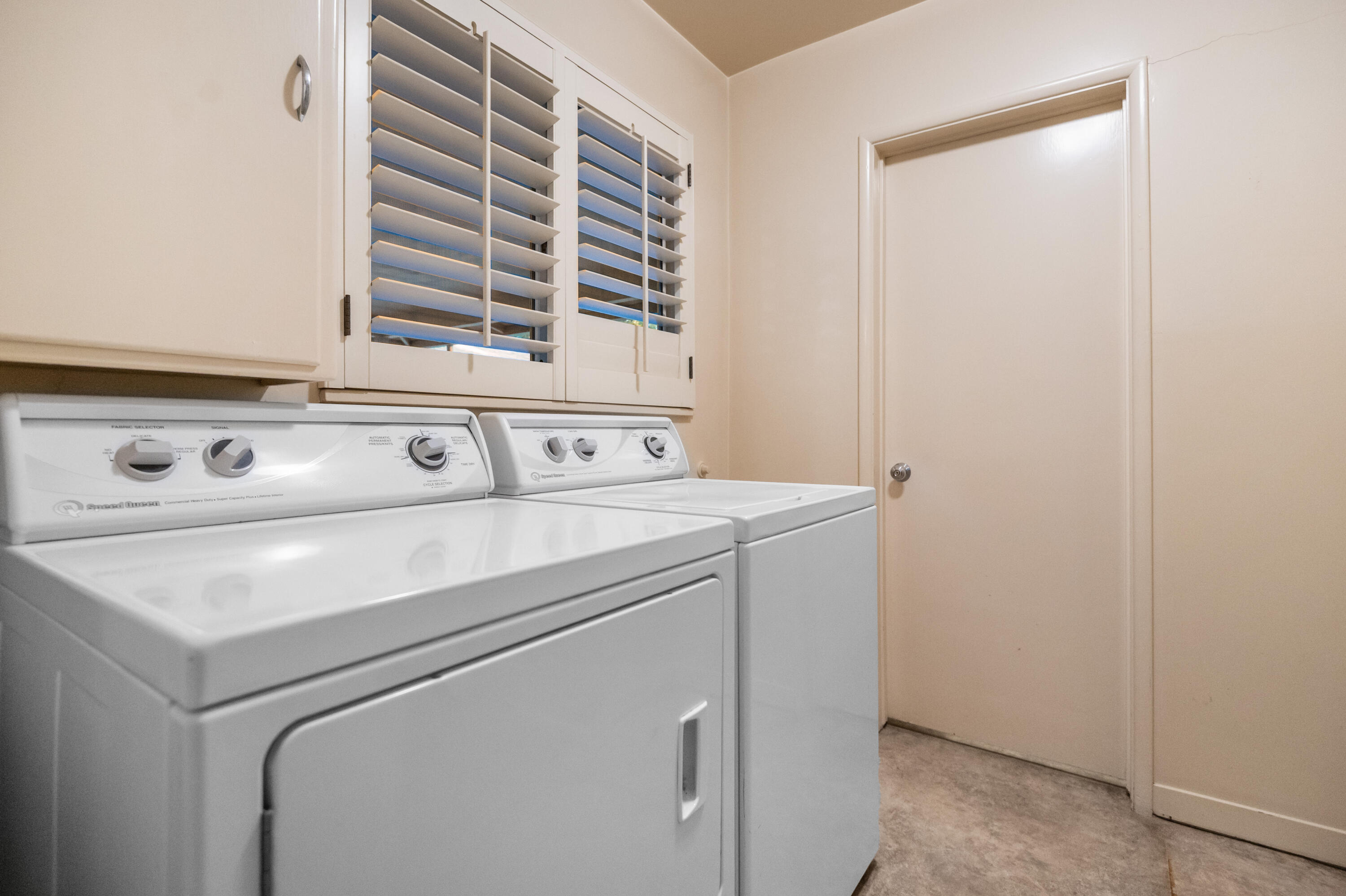 1716 W Meadow Ave, Visalia, CA 93277