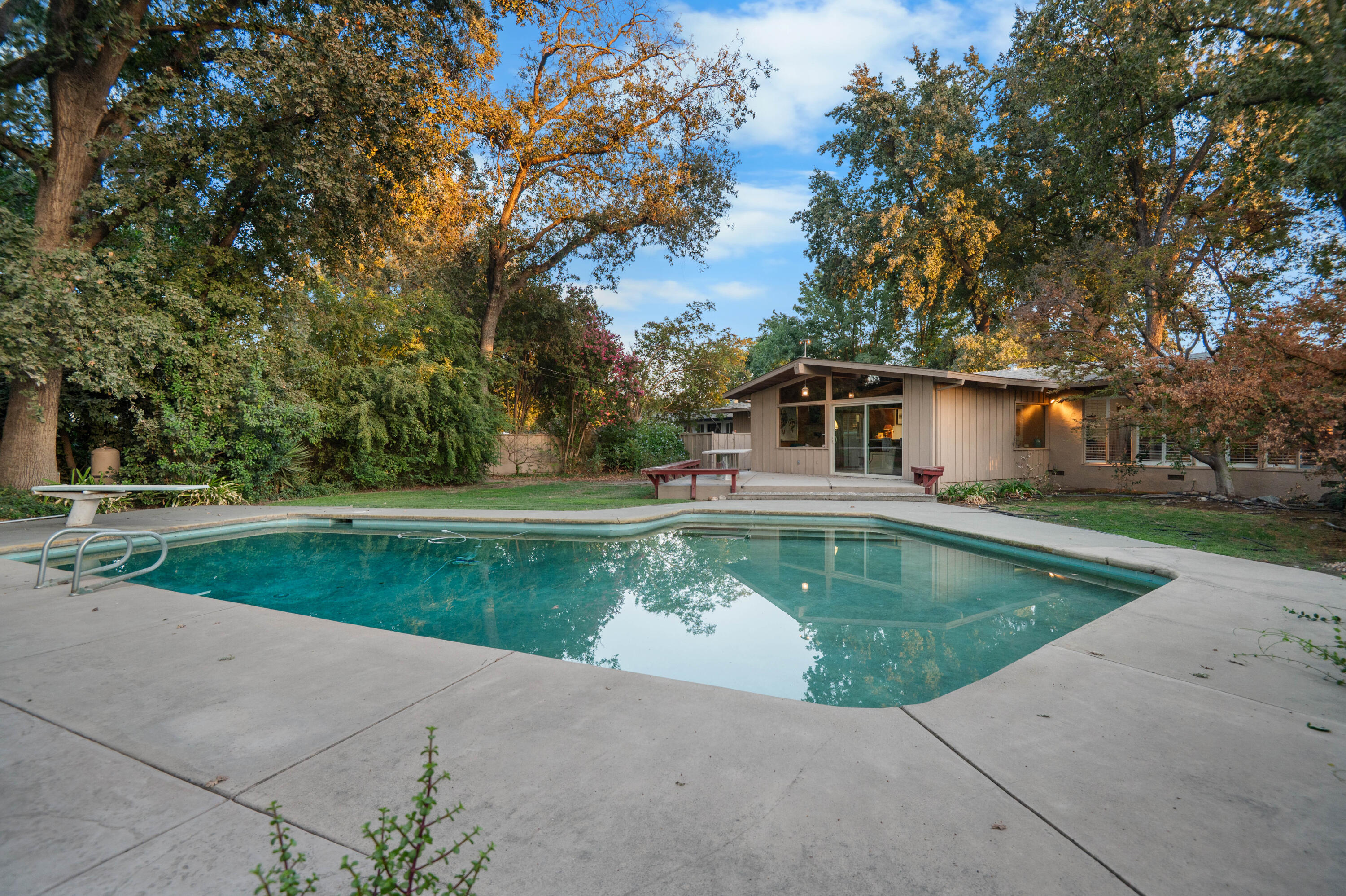 1716 W Meadow Ave, Visalia, CA 93277
