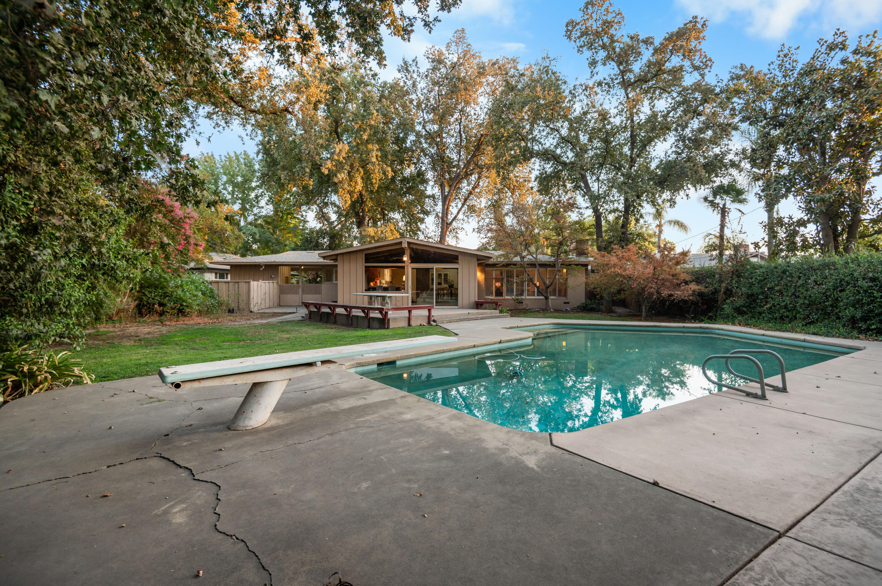 1716 W Meadow Ave, Visalia, CA 93277