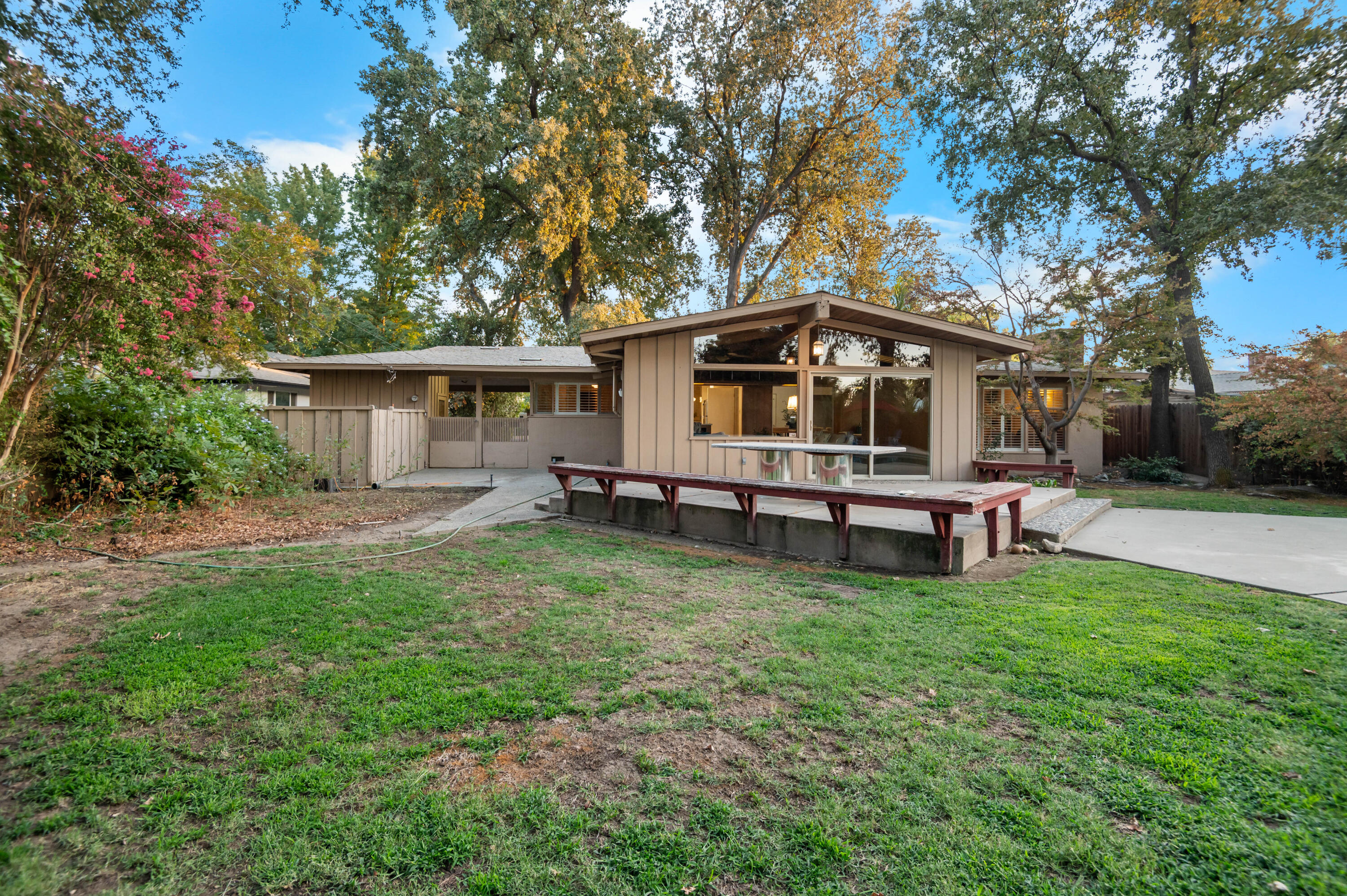 1716 W Meadow Ave, Visalia, CA 93277