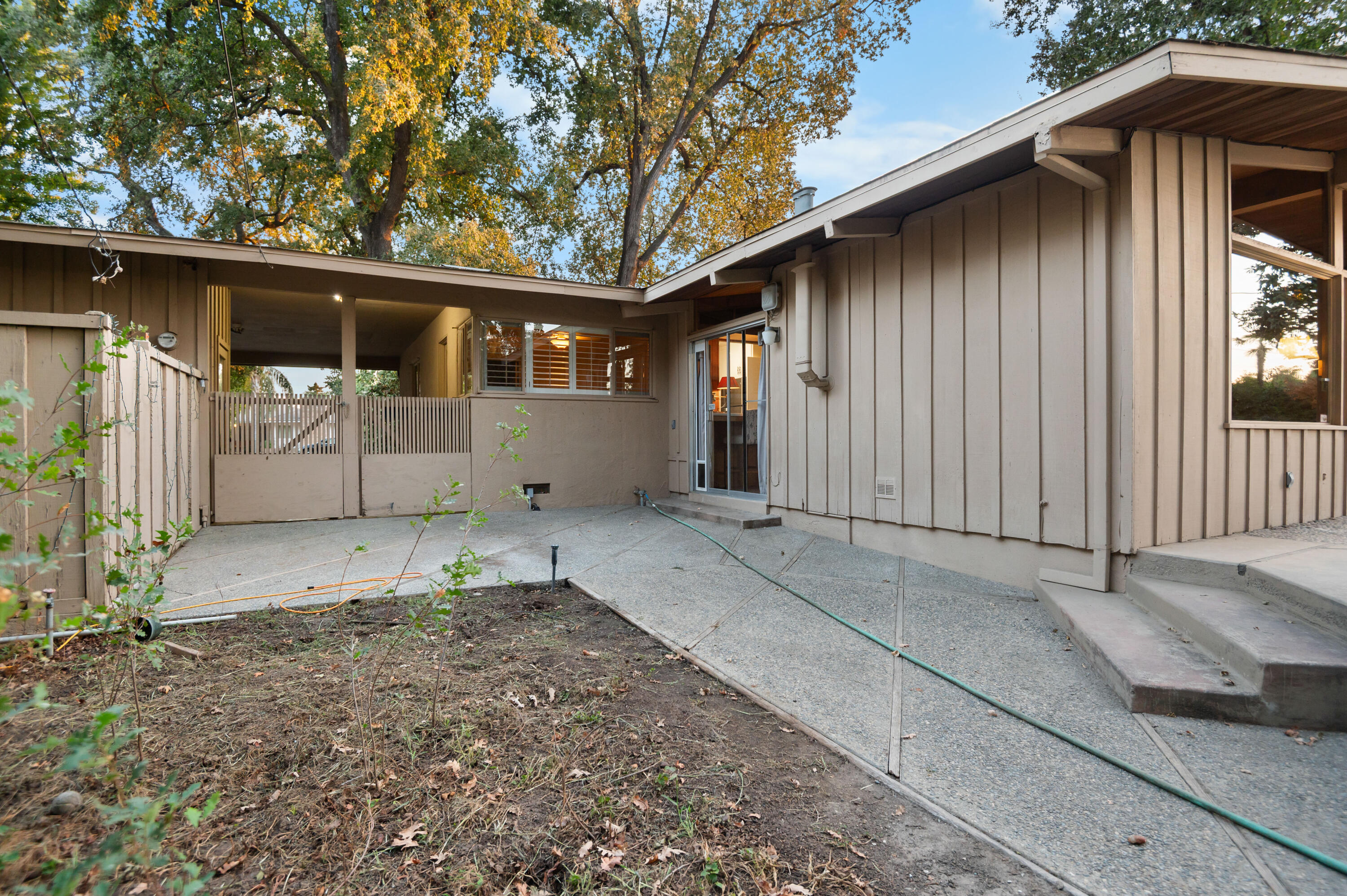 1716 W Meadow Ave, Visalia, CA 93277