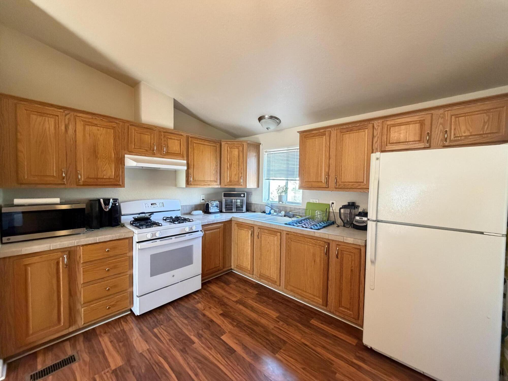 607 E Mulberry Ave, Porterville, CA 93257