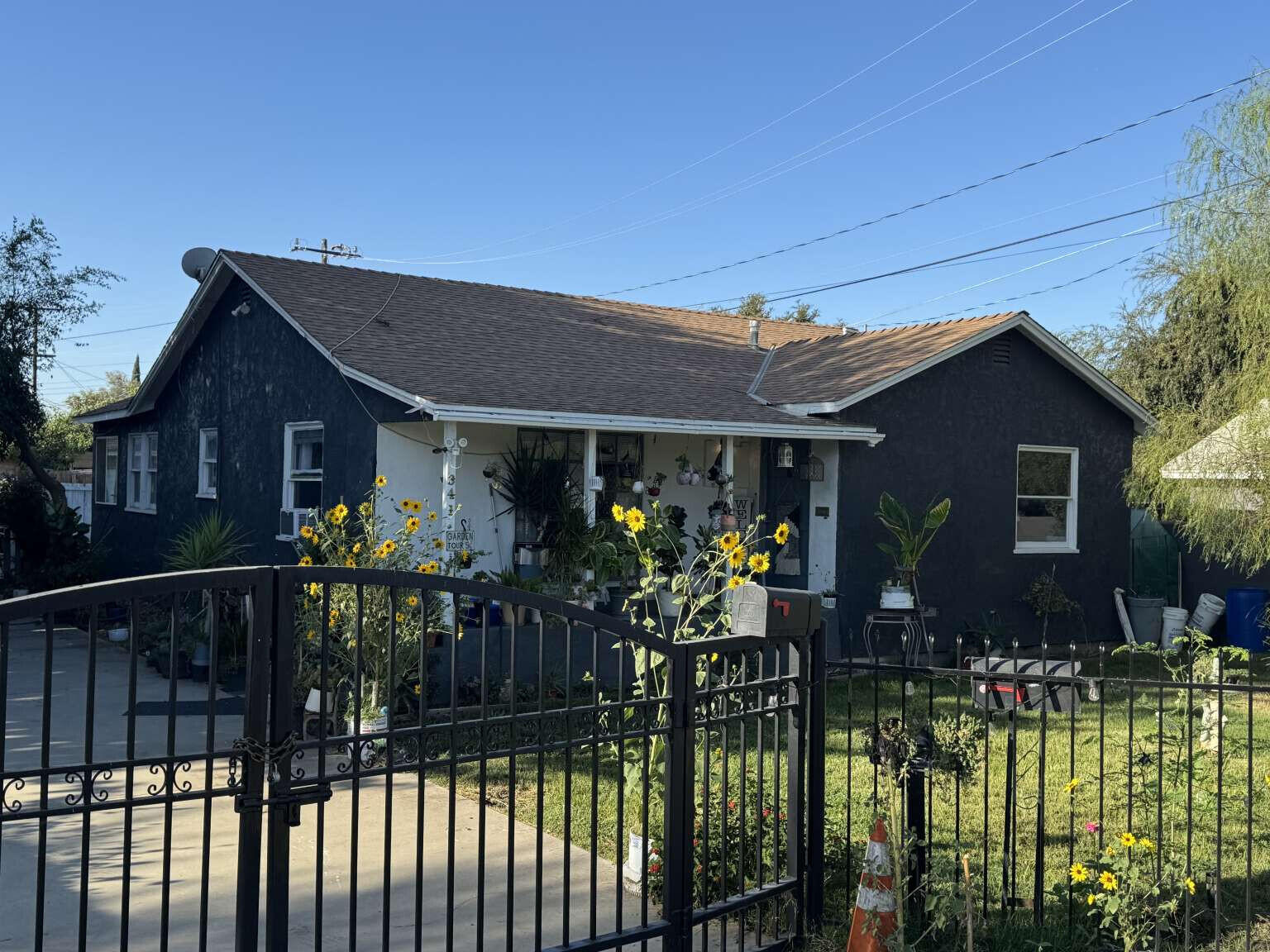 341 W Oak Ave, Porterville, CA 93257