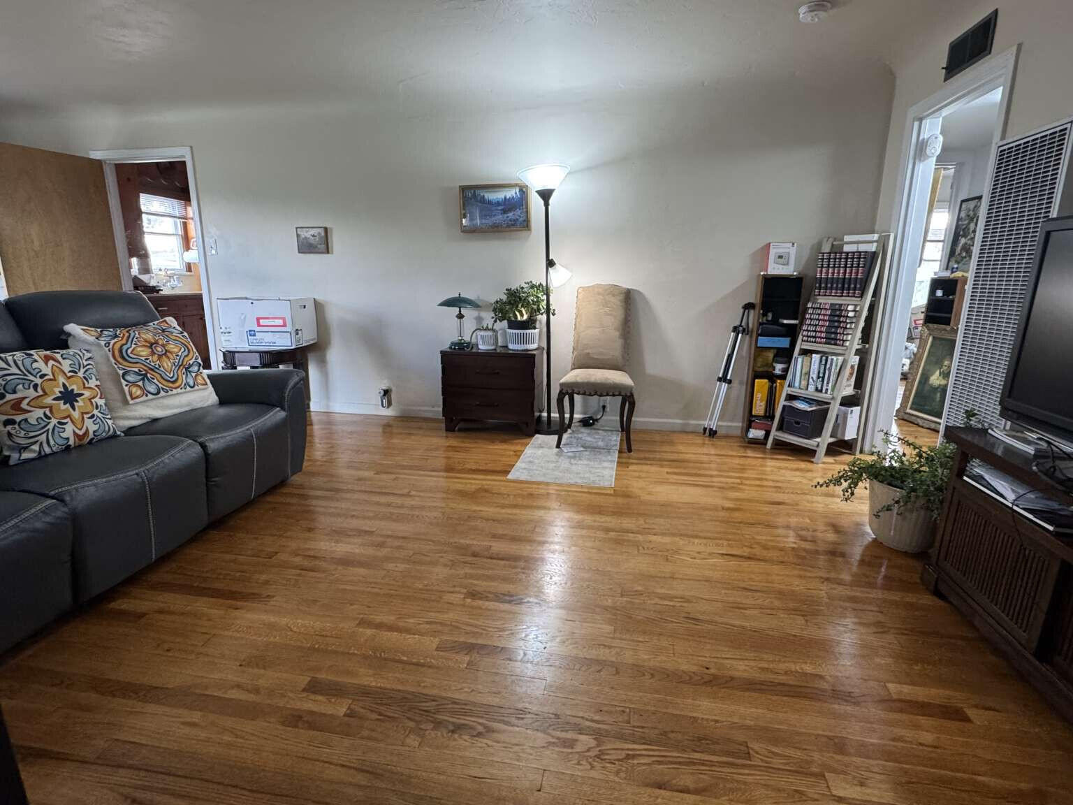 341 W Oak Ave, Porterville, CA 93257
