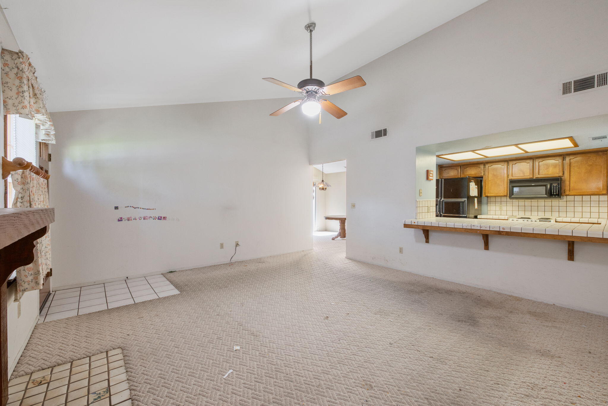 2356 E Tulare Ave, Visalia, CA 93292