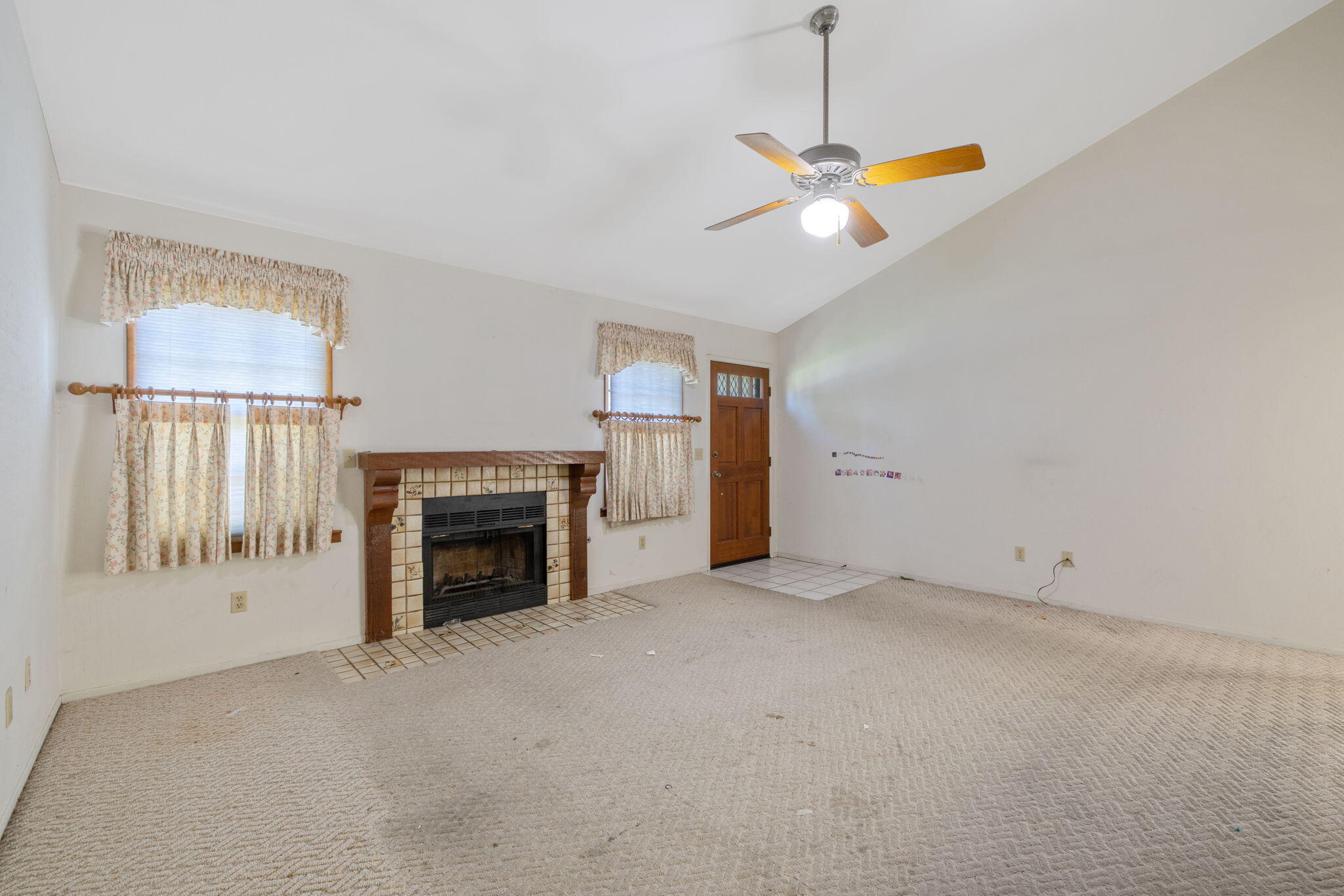 2356 E Tulare Ave, Visalia, CA 93292