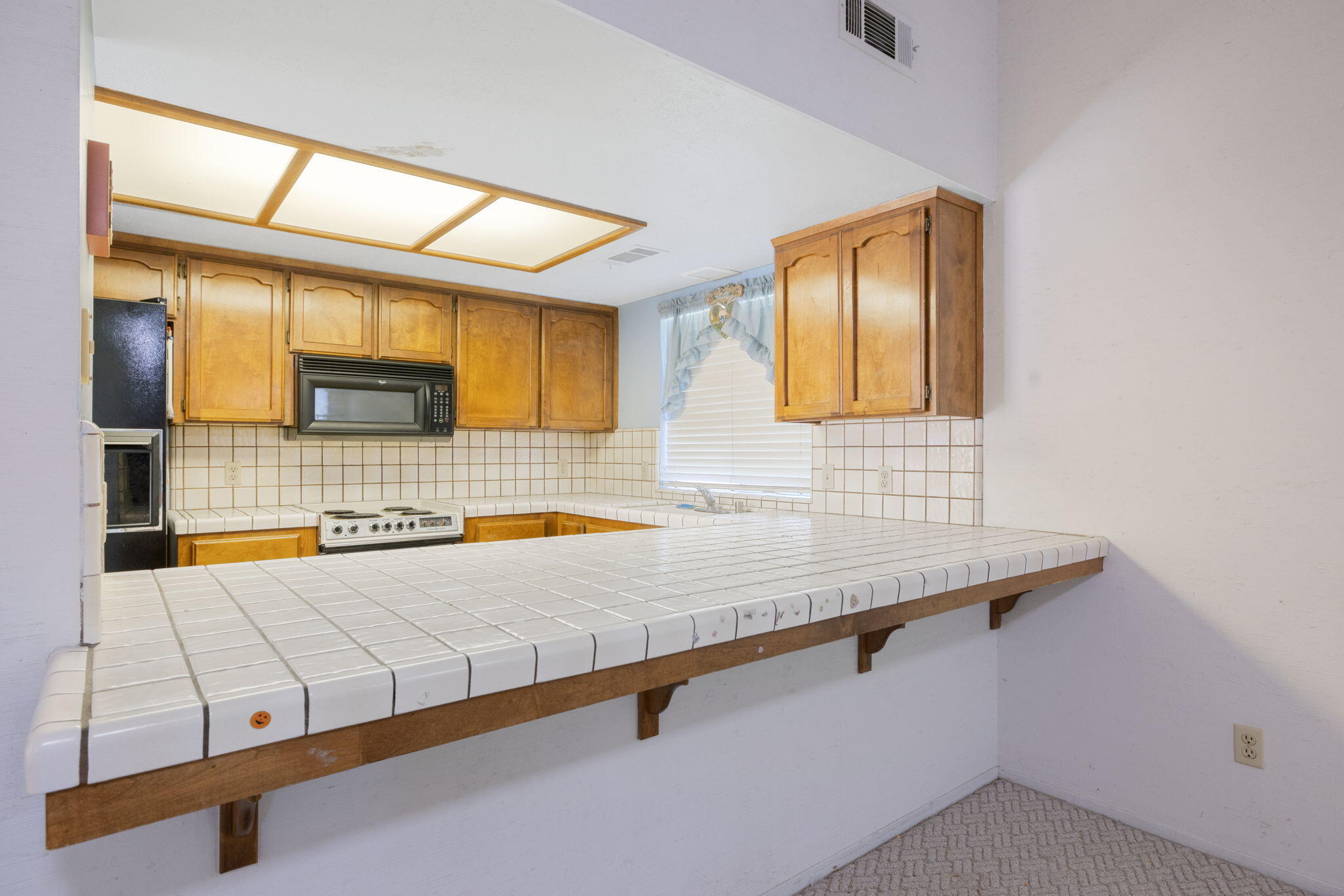 2356 E Tulare Ave, Visalia, CA 93292