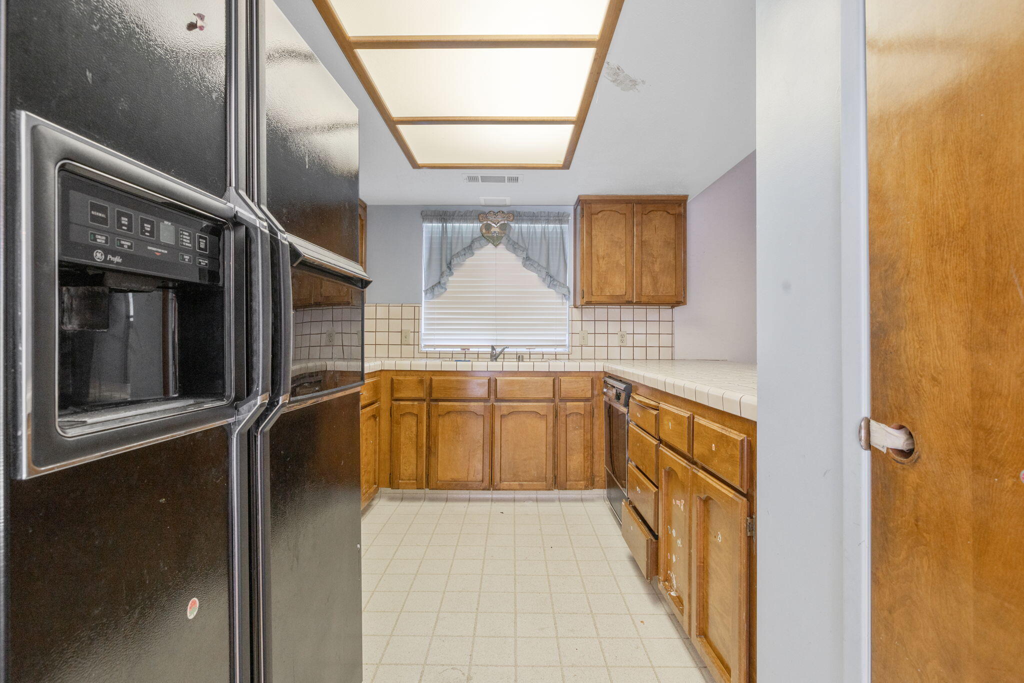 2356 E Tulare Ave, Visalia, CA 93292