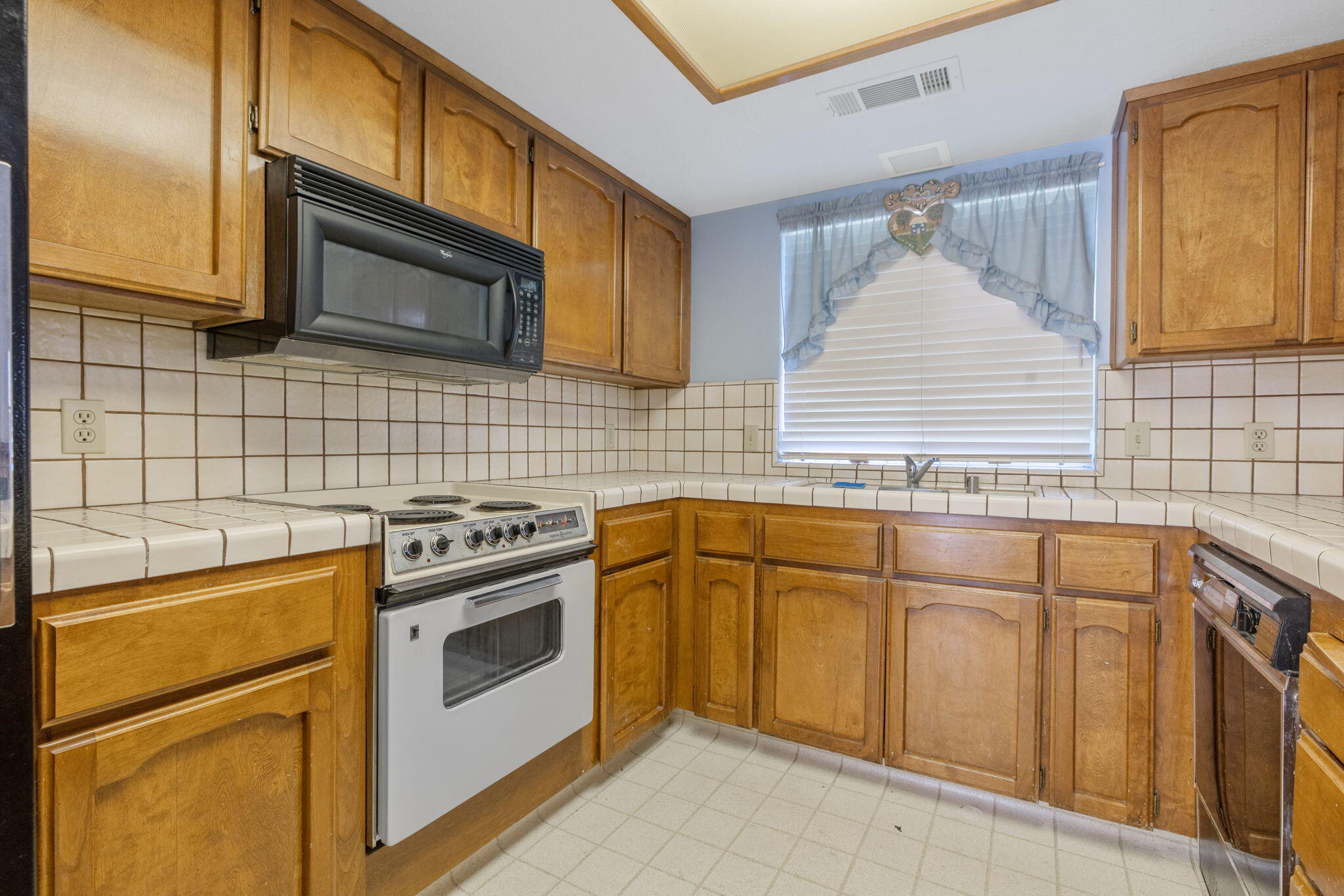 2356 E Tulare Ave, Visalia, CA 93292