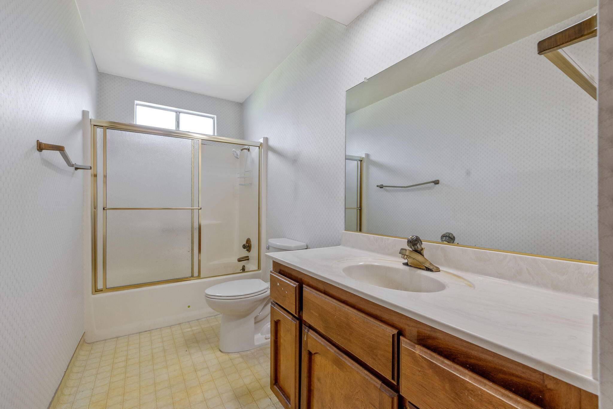 2356 E Tulare Ave, Visalia, CA 93292