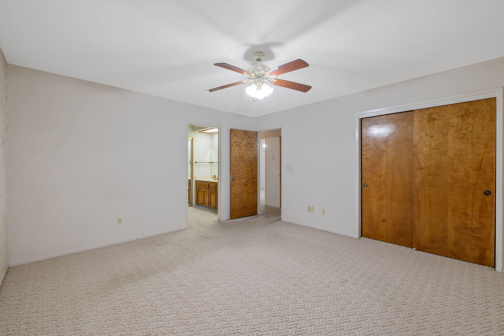 2356 E Tulare Ave, Visalia, CA 93292