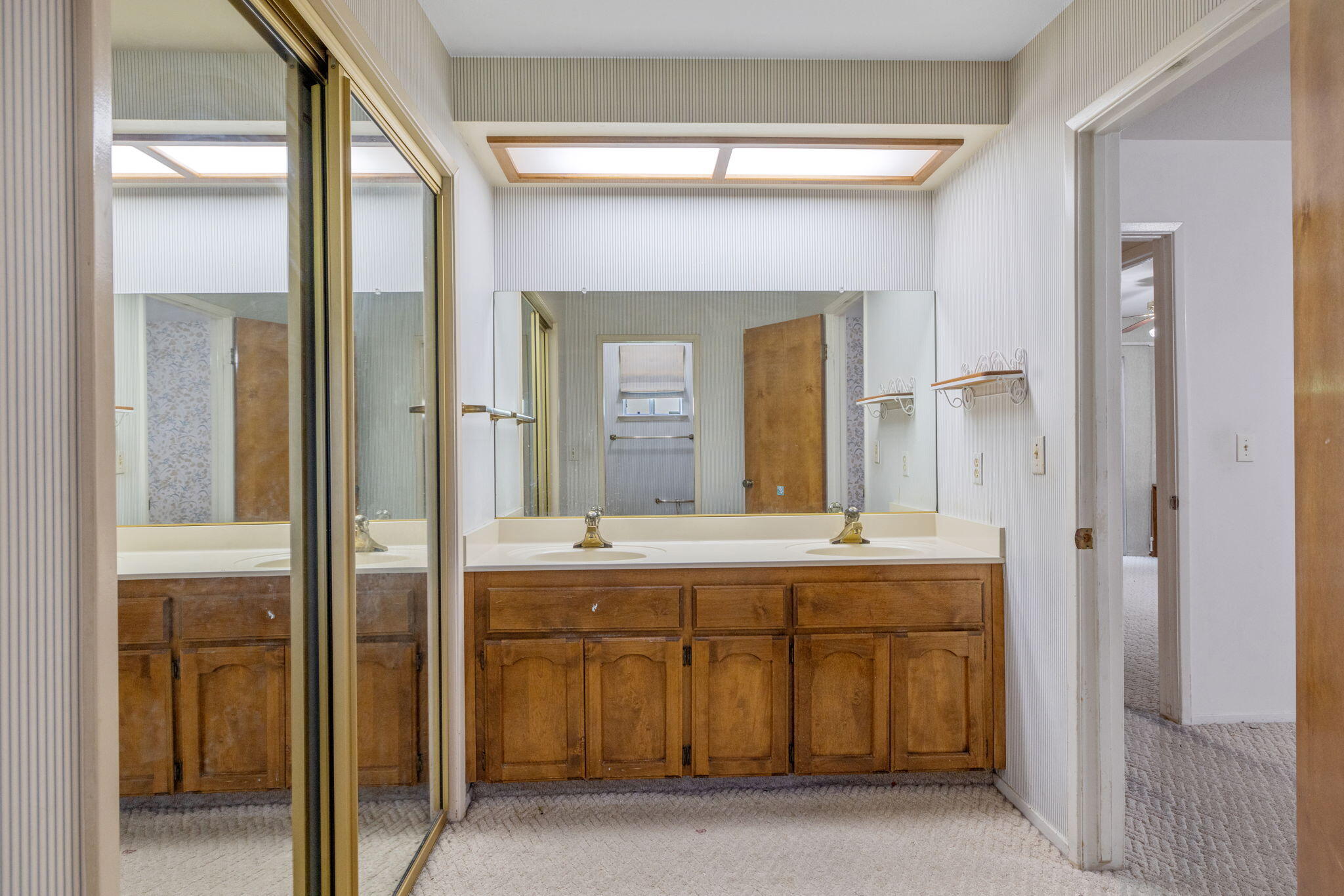 2356 E Tulare Ave, Visalia, CA 93292