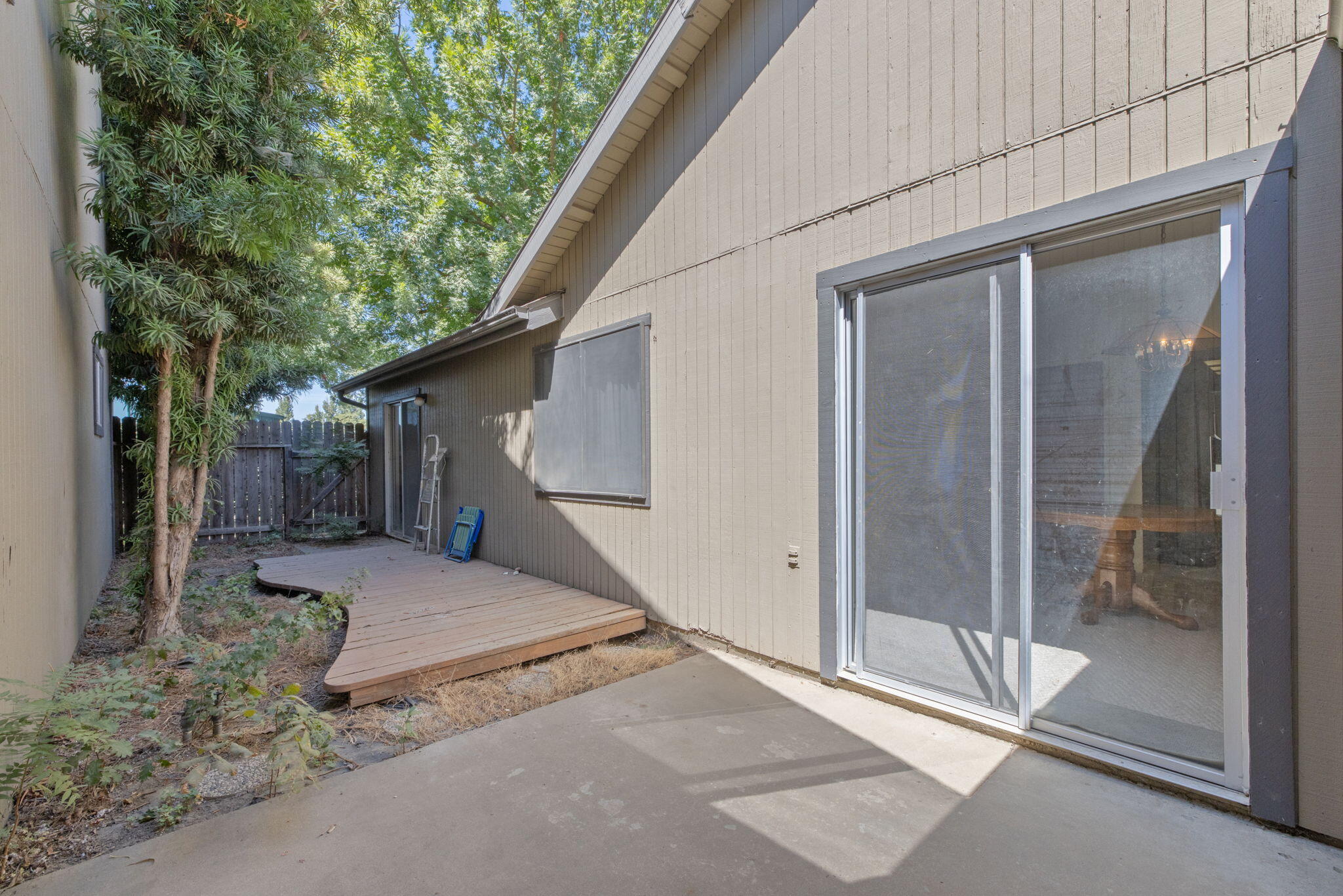 2356 E Tulare Ave, Visalia, CA 93292