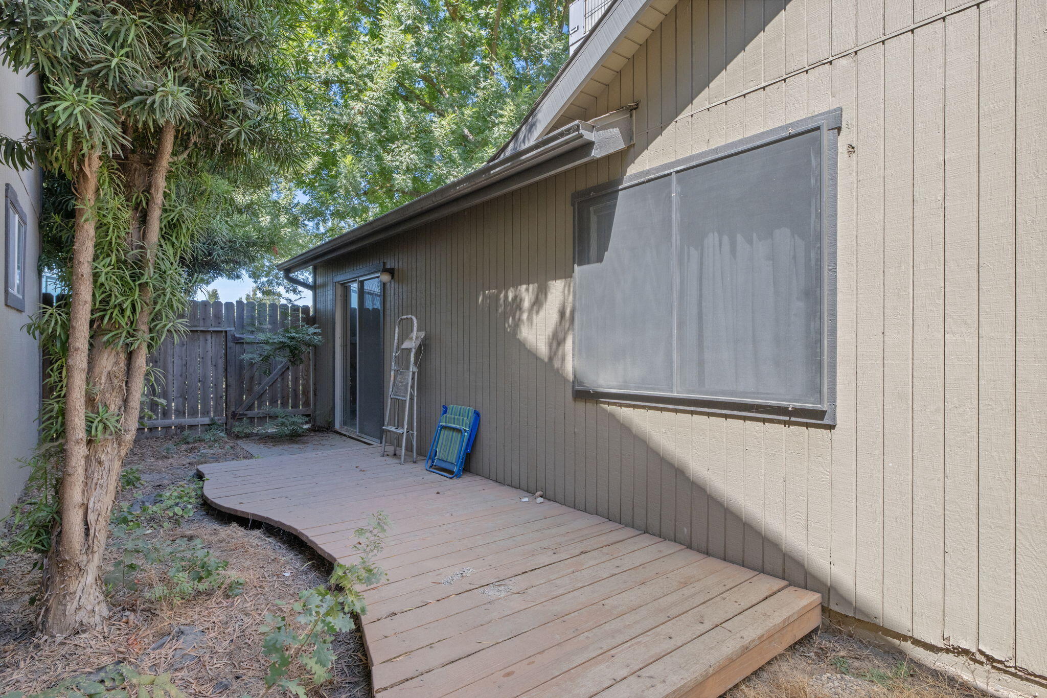 2356 E Tulare Ave, Visalia, CA 93292