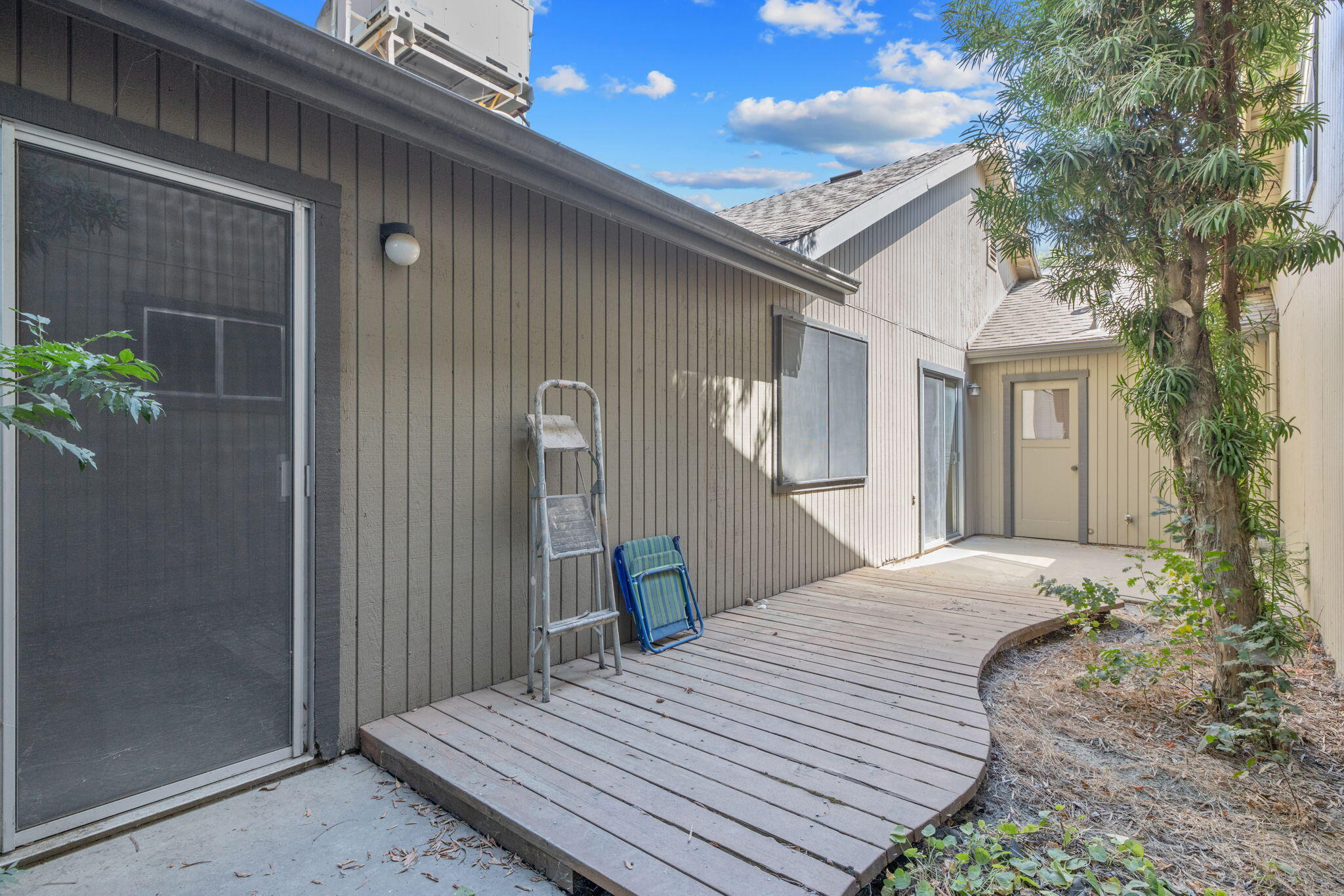 2356 E Tulare Ave, Visalia, CA 93292