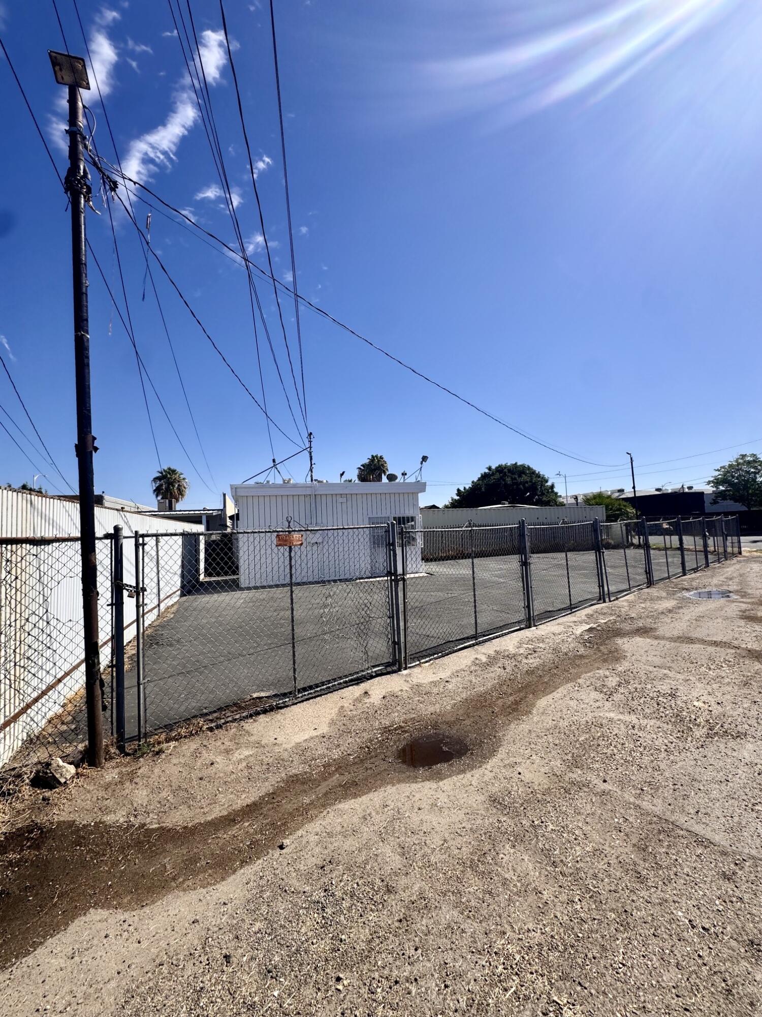 520 Kern St, Bakersfield, CA 93305