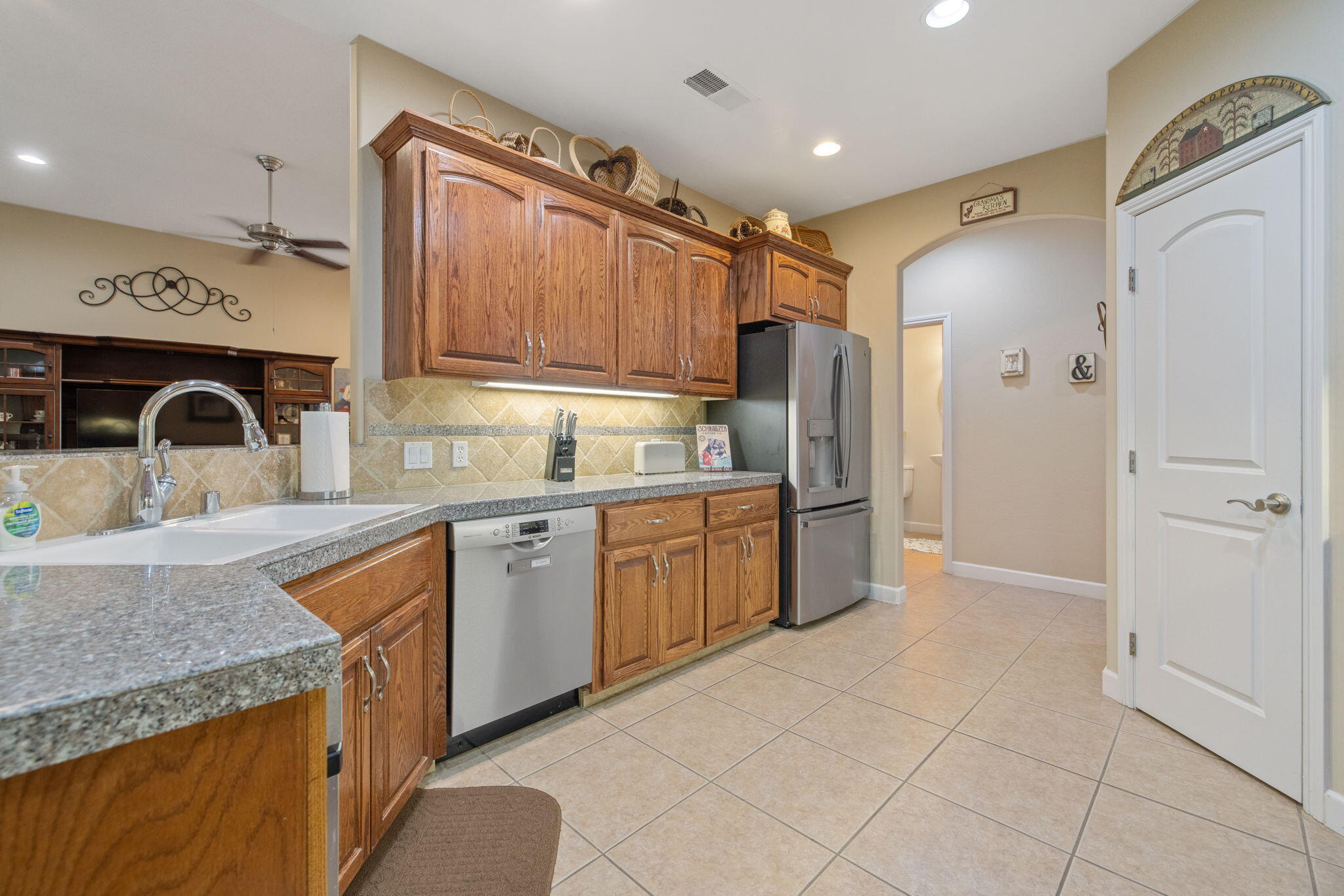 770 Sheffield Ave, Exeter, CA 93221