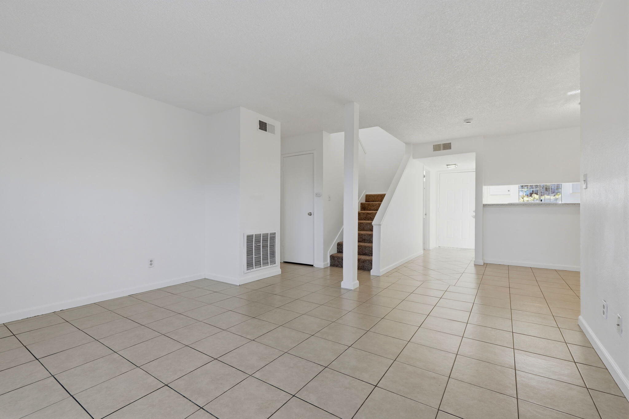 1221 N Peach Ave #112, Fresno, CA 93727