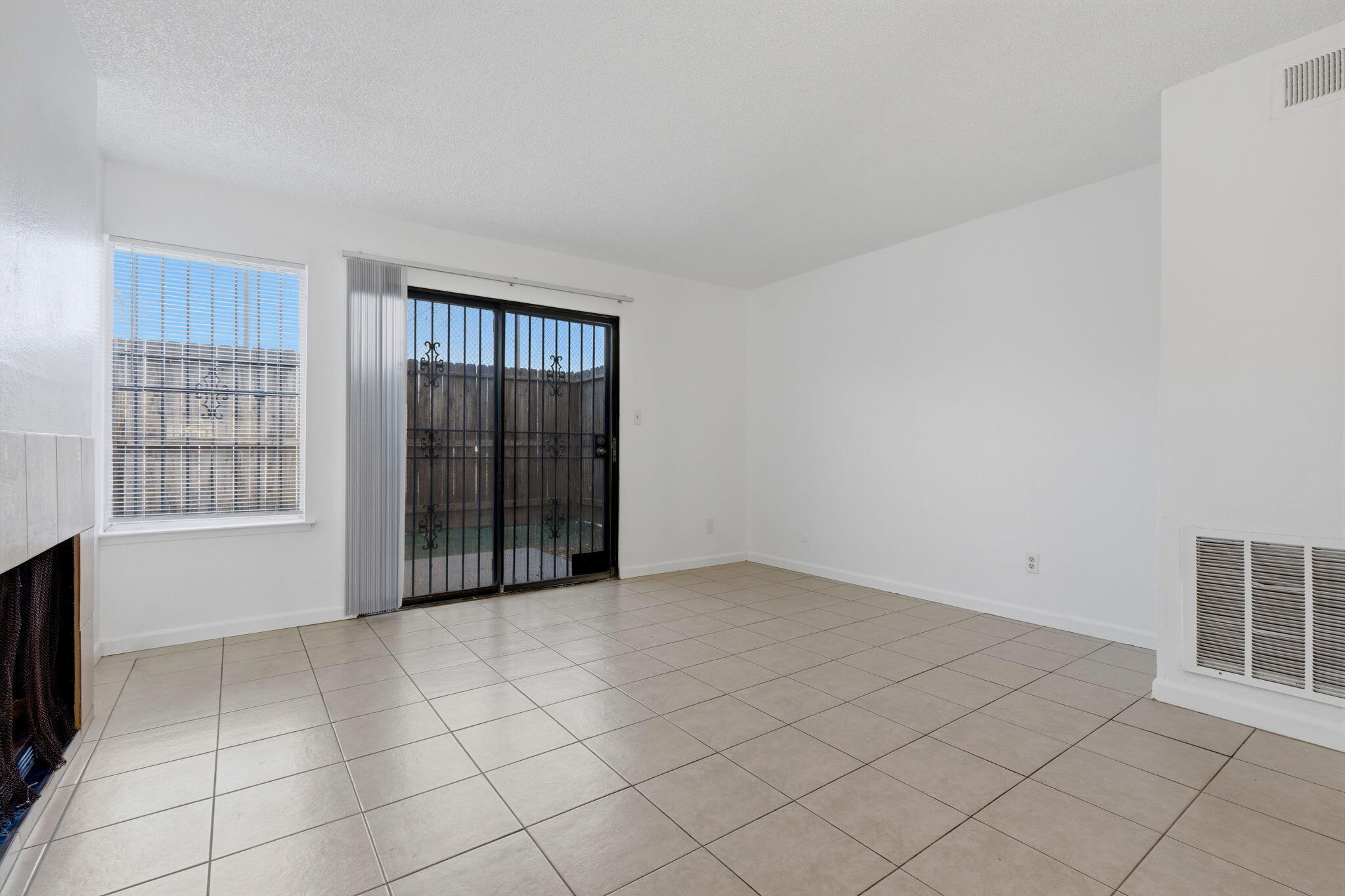 1221 N Peach Ave #112, Fresno, CA 93727