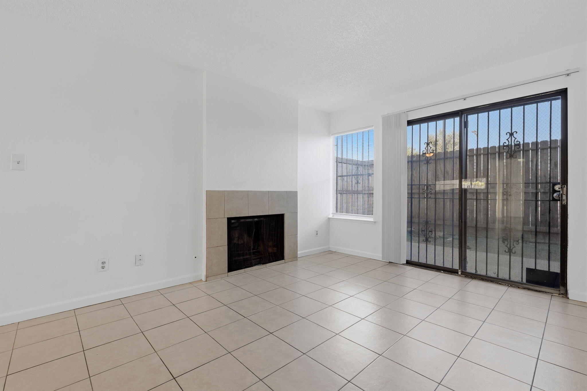 1221 N Peach Ave #112, Fresno, CA 93727