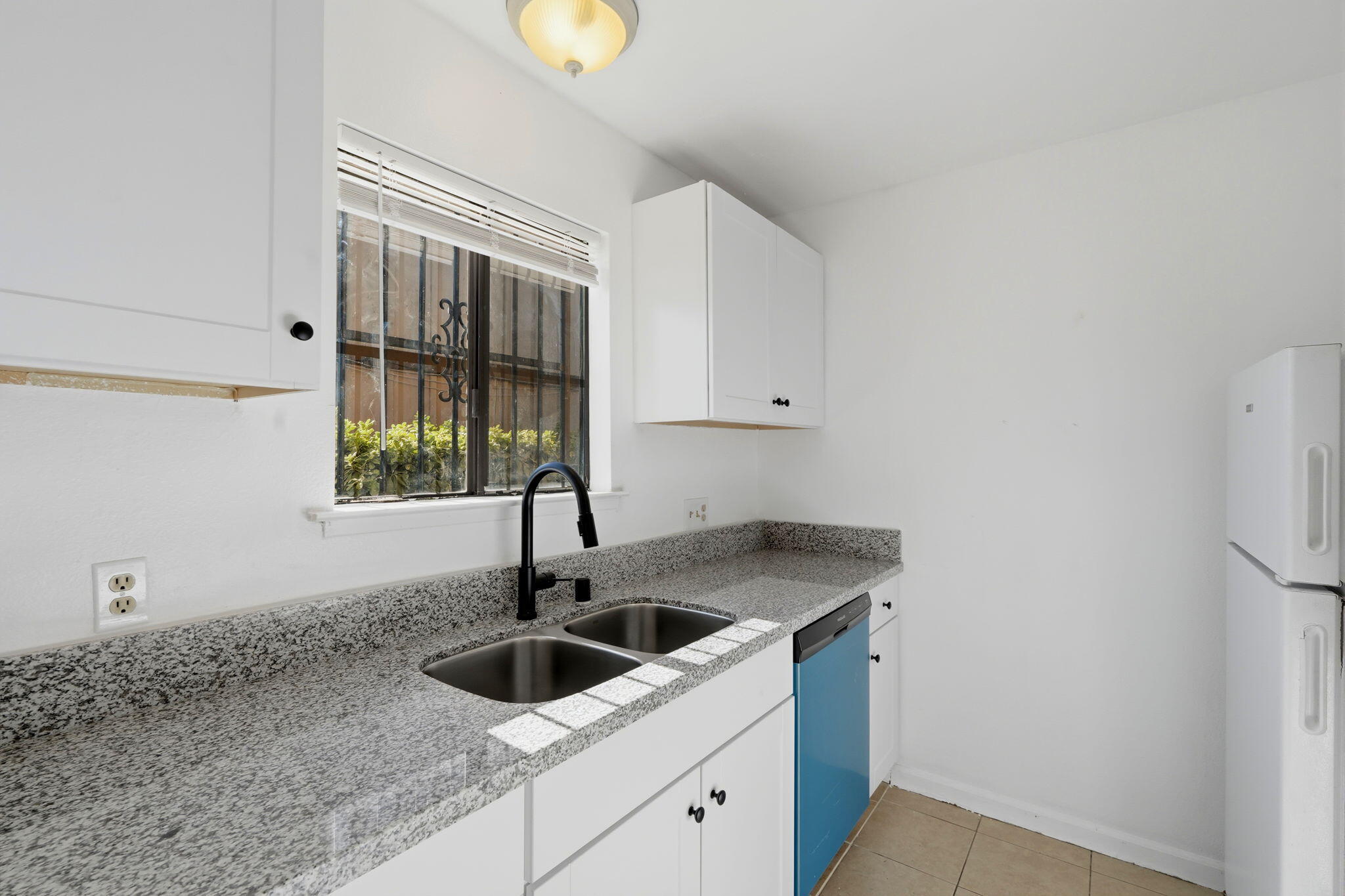 1221 N Peach Ave #112, Fresno, CA 93727
