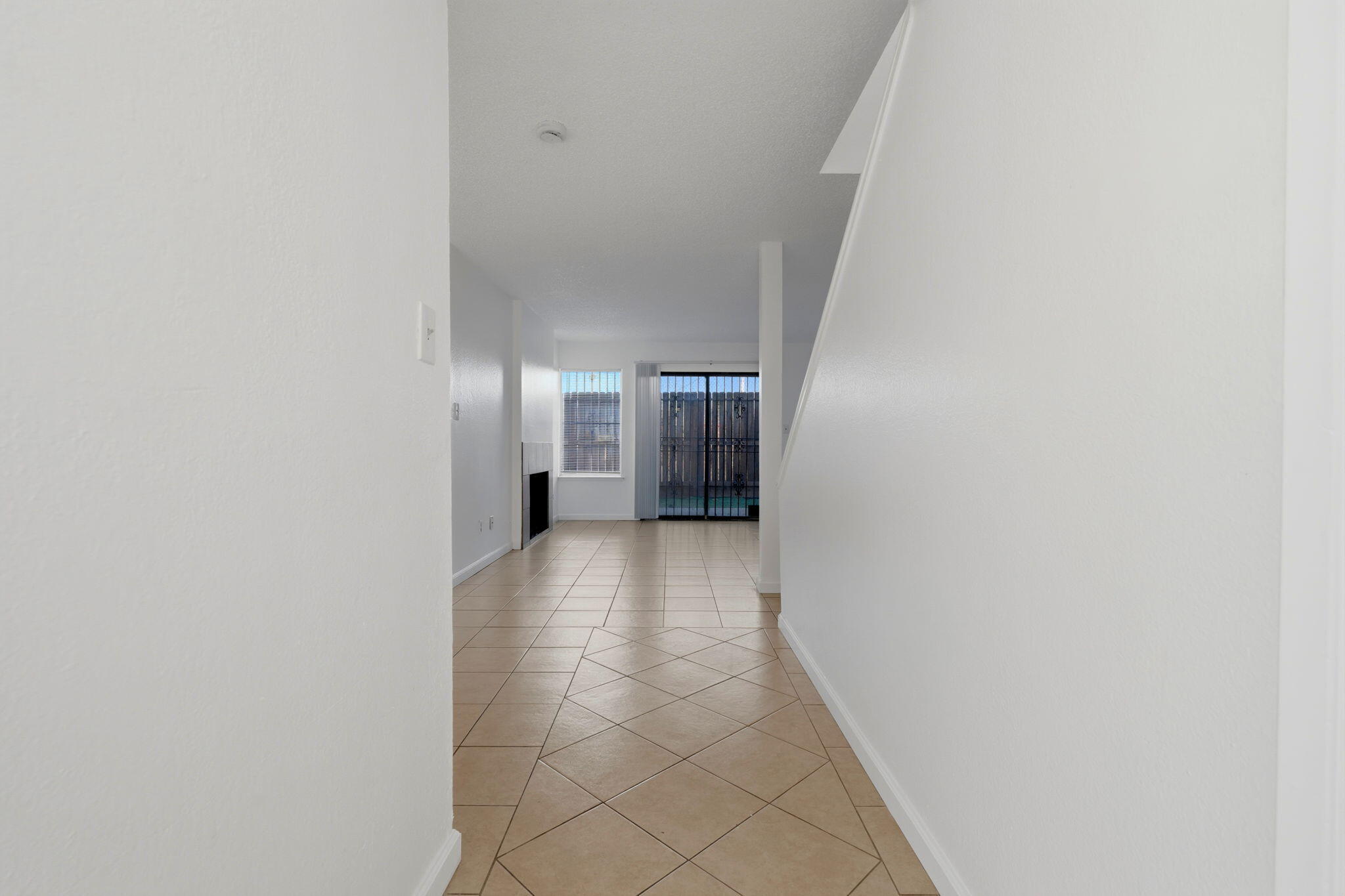 1221 N Peach Ave #112, Fresno, CA 93727