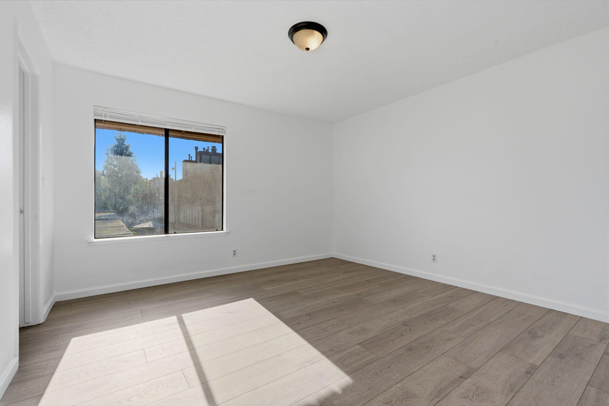 1221 N Peach Ave #112, Fresno, CA 93727