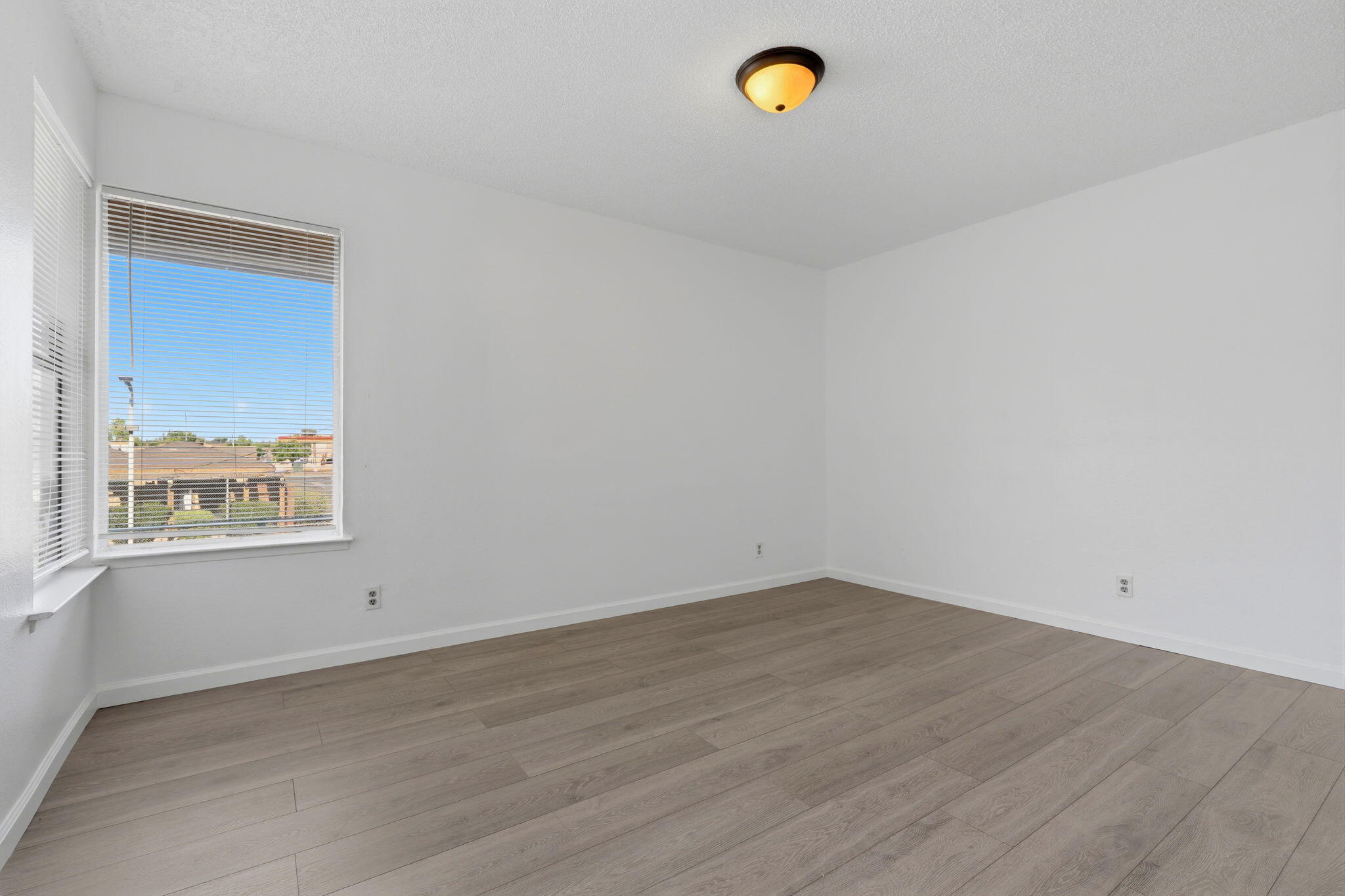 1221 N Peach Ave #112, Fresno, CA 93727