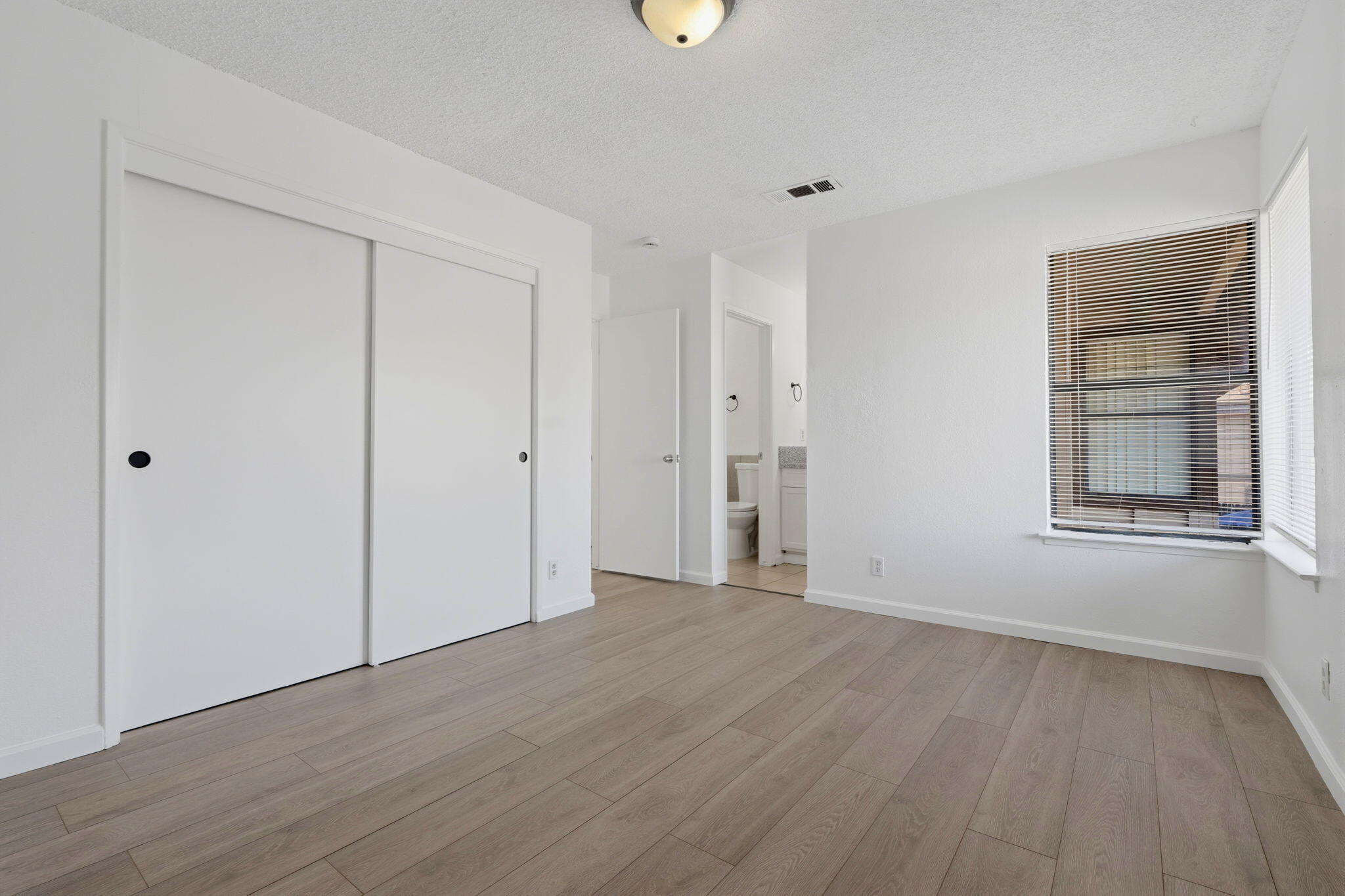 1221 N Peach Ave #112, Fresno, CA 93727