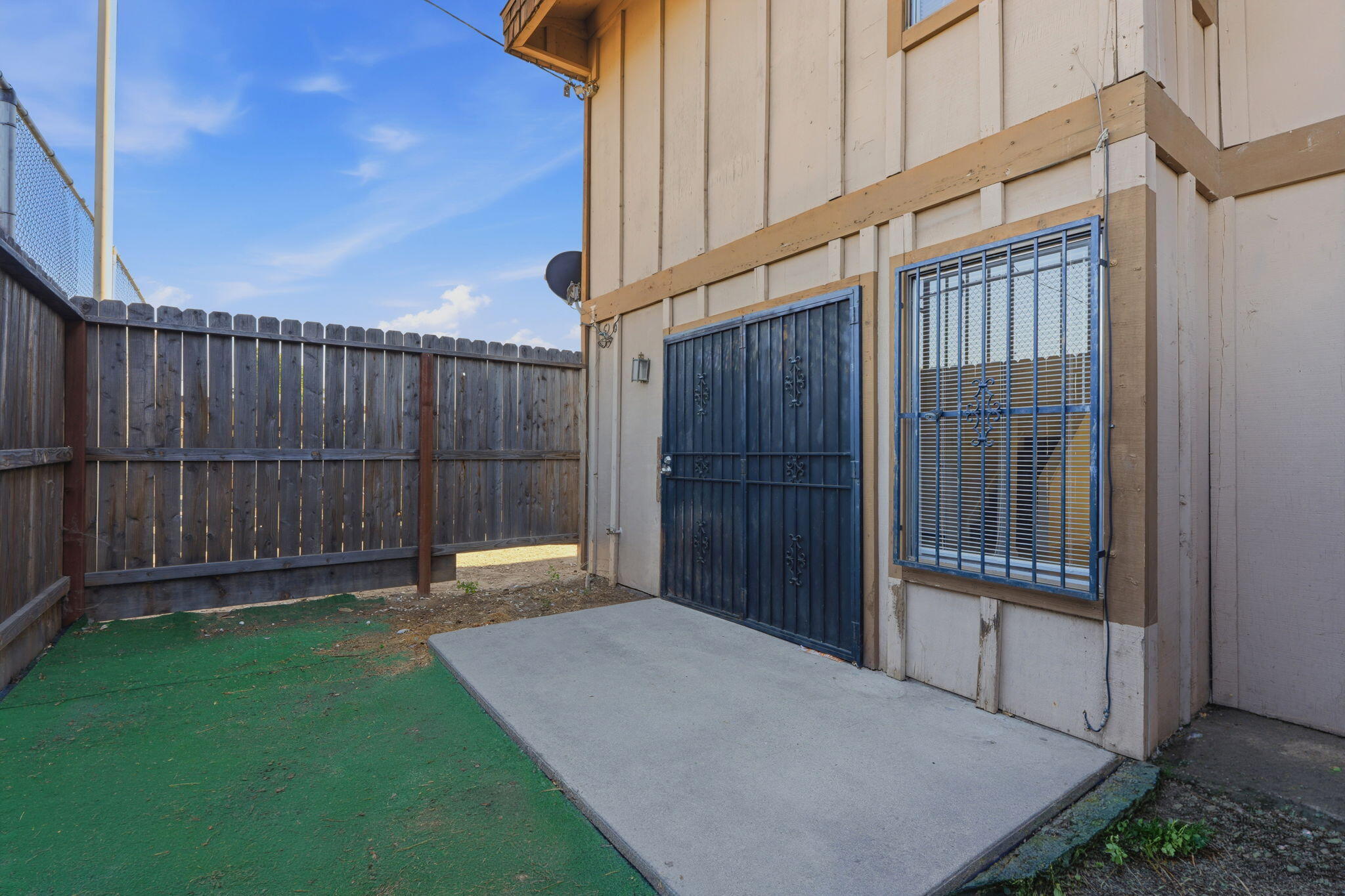 1221 N Peach Ave #112, Fresno, CA 93727