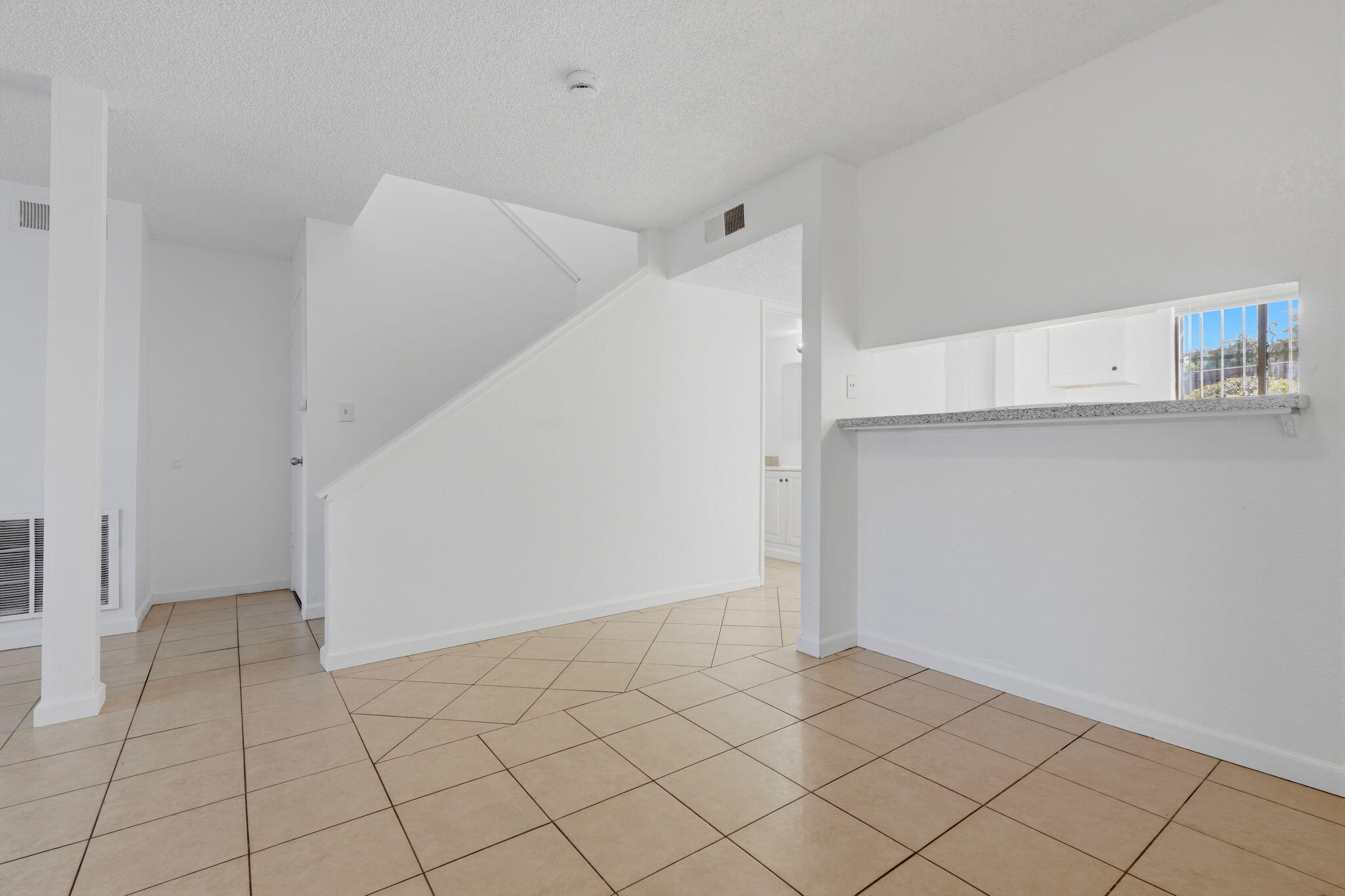 1221 N Peach Ave #112, Fresno, CA 93727