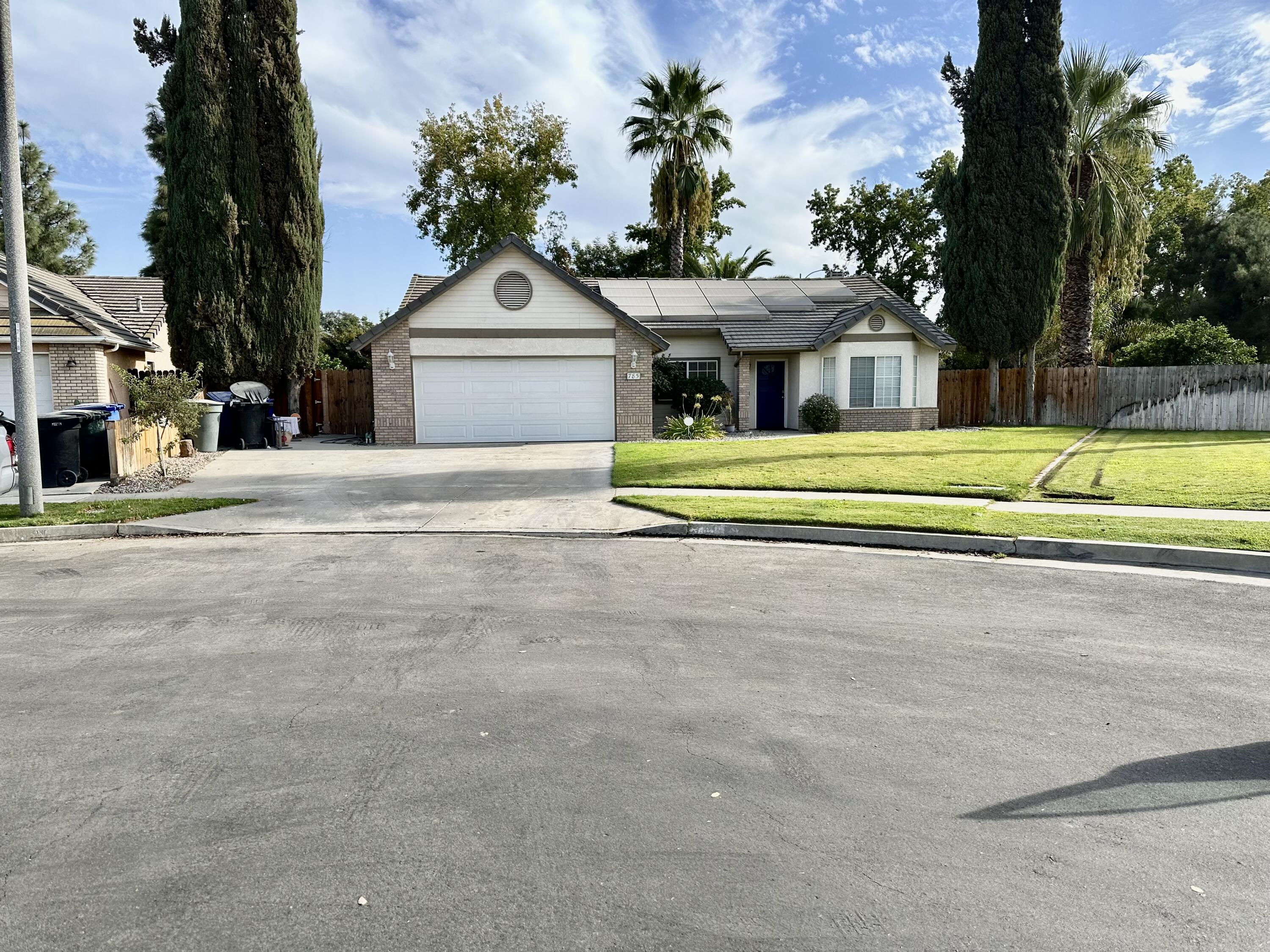 785 Heath Ct, Lemoore, CA 93245