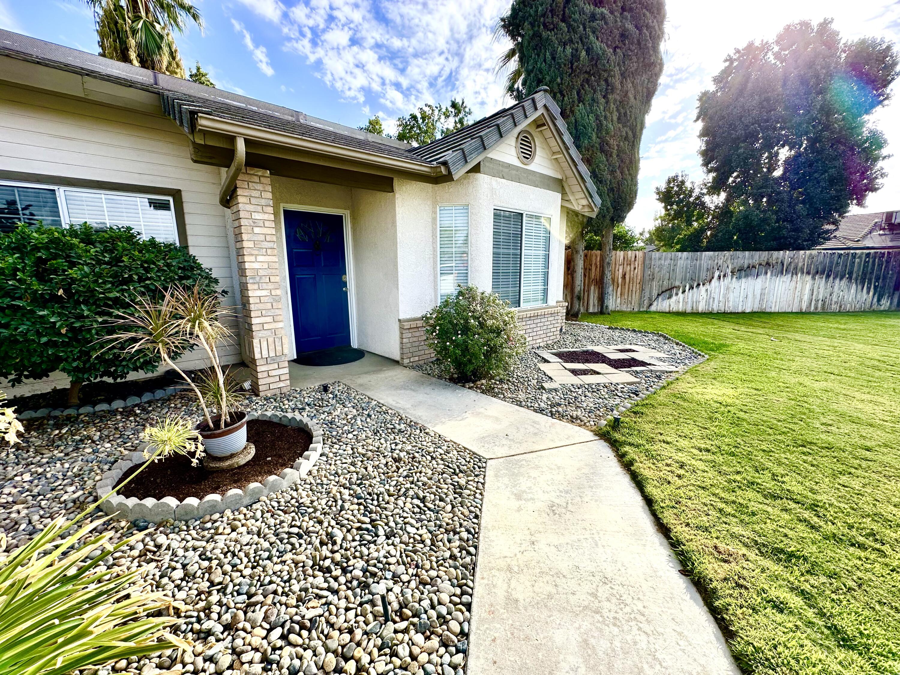 785 Heath Ct, Lemoore, CA 93245
