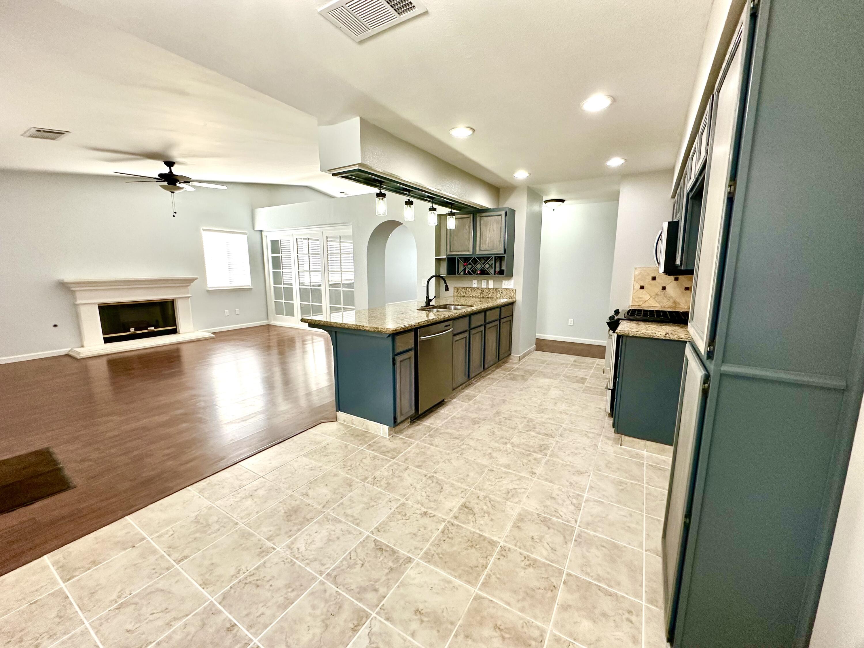 785 Heath Ct, Lemoore, CA 93245