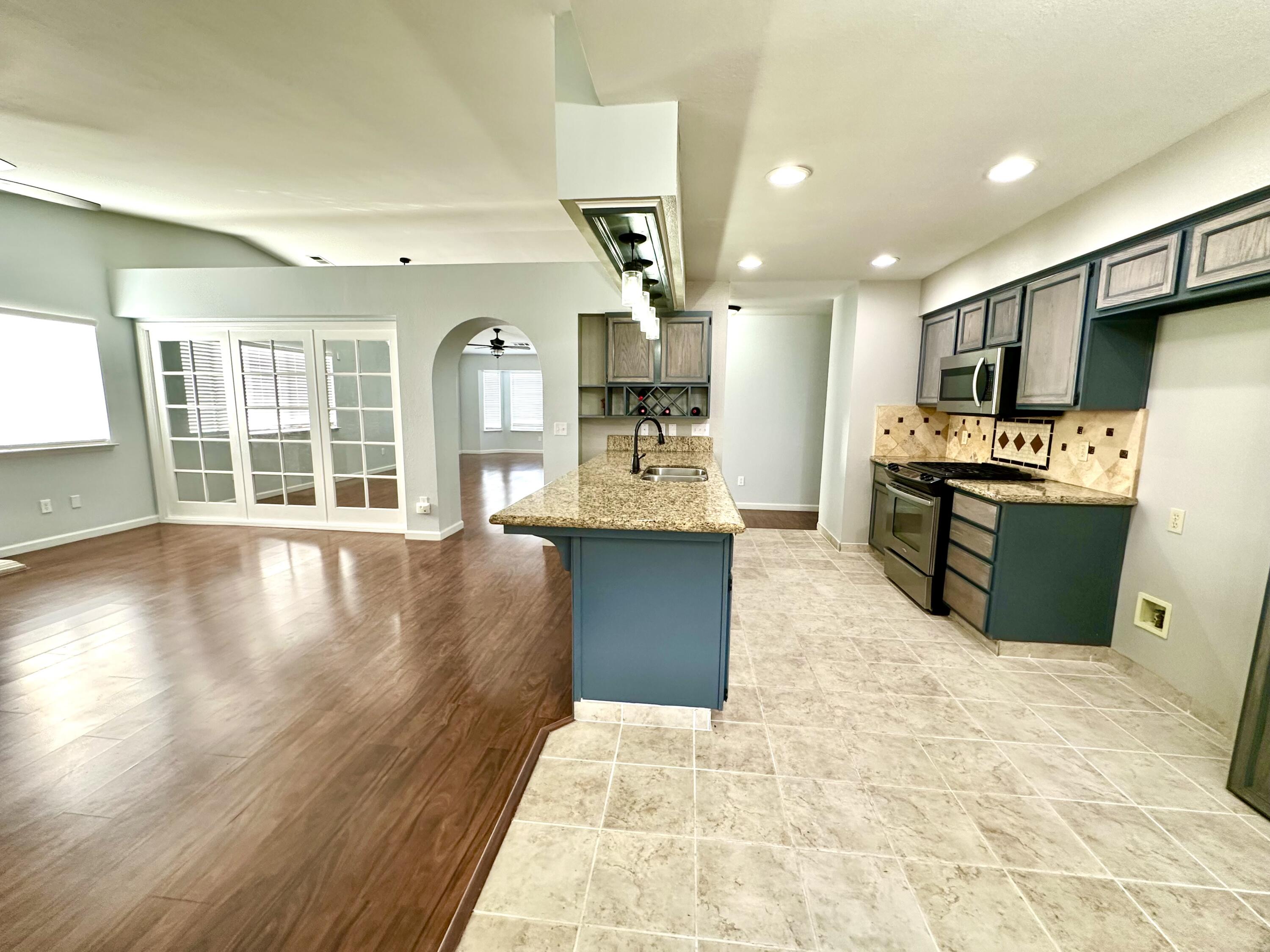 785 Heath Ct, Lemoore, CA 93245