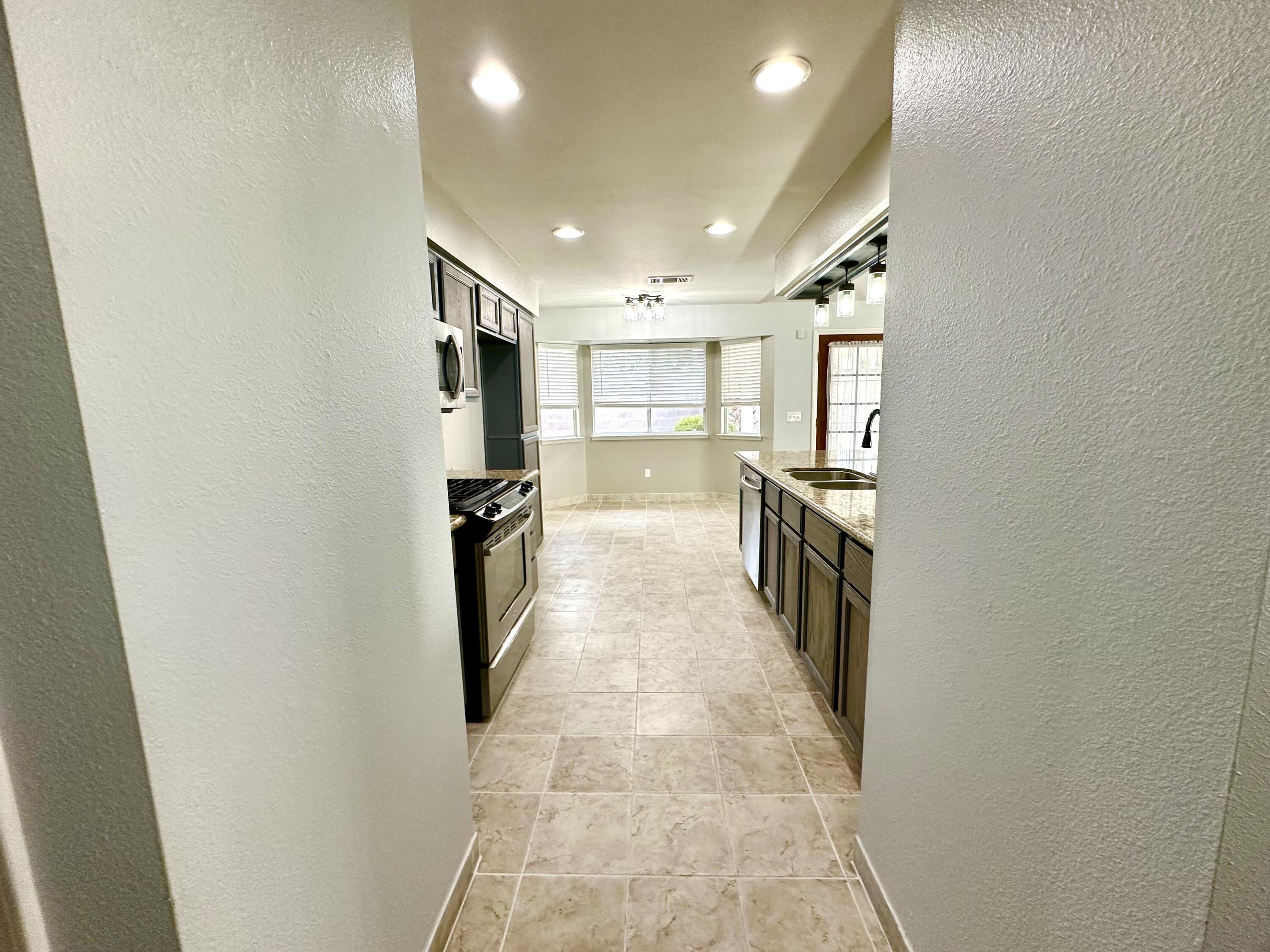 785 Heath Ct, Lemoore, CA 93245