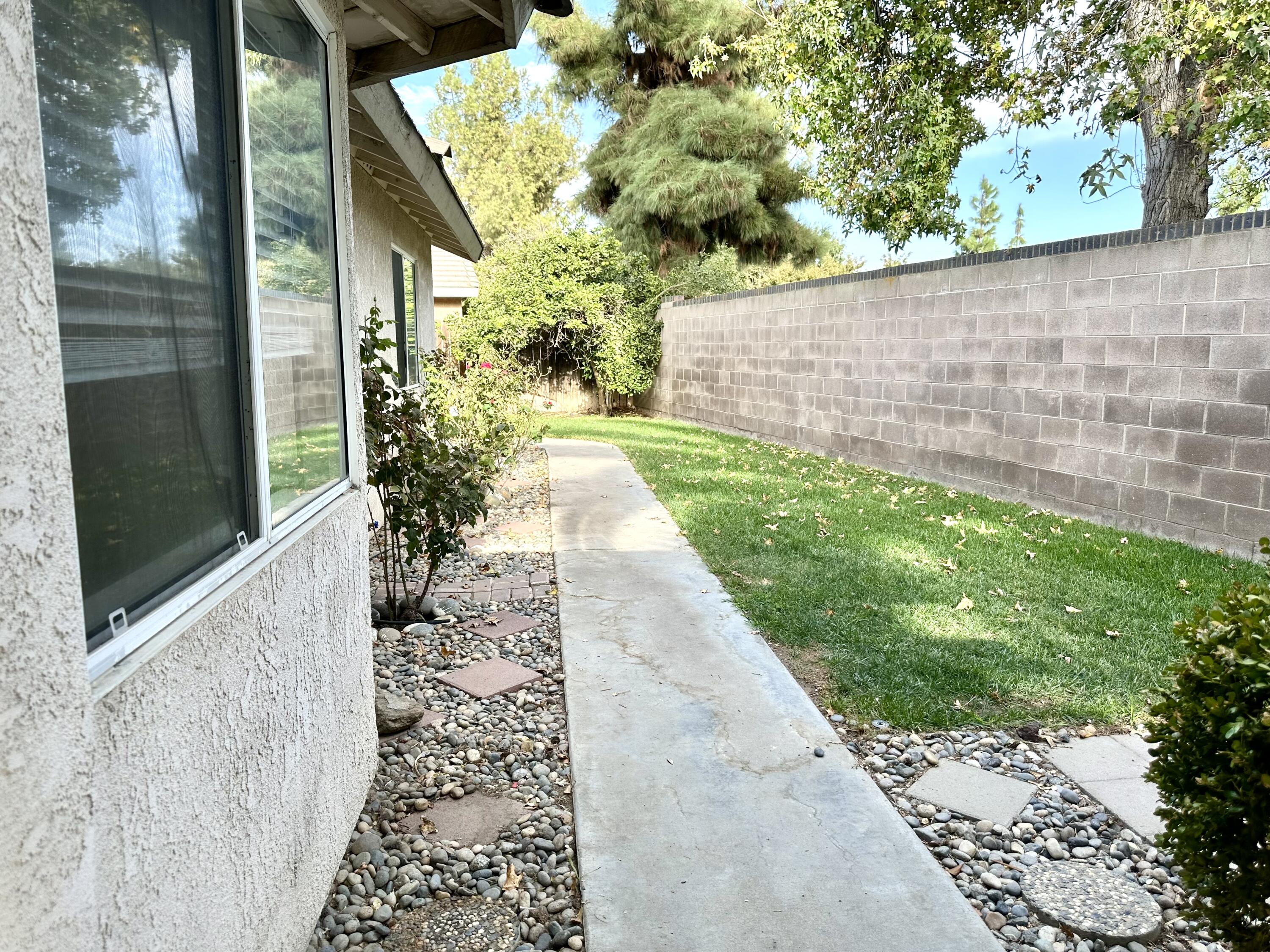 785 Heath Ct, Lemoore, CA 93245