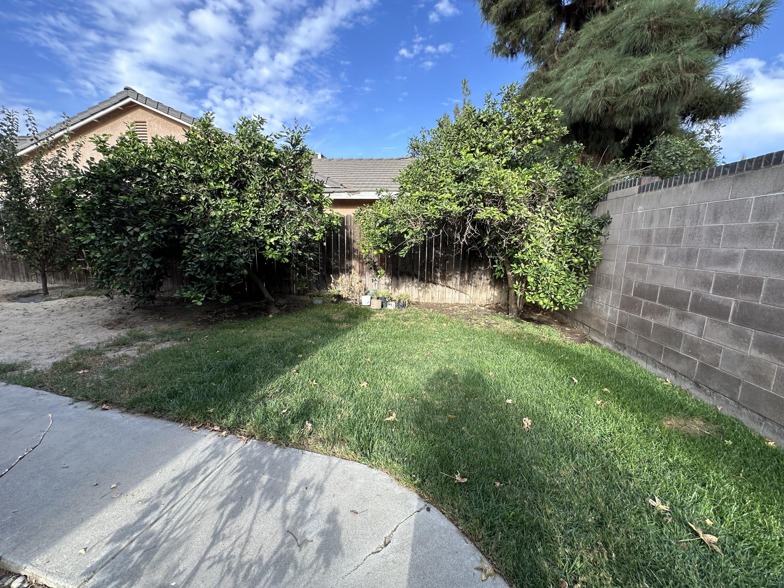 785 Heath Ct, Lemoore, CA 93245