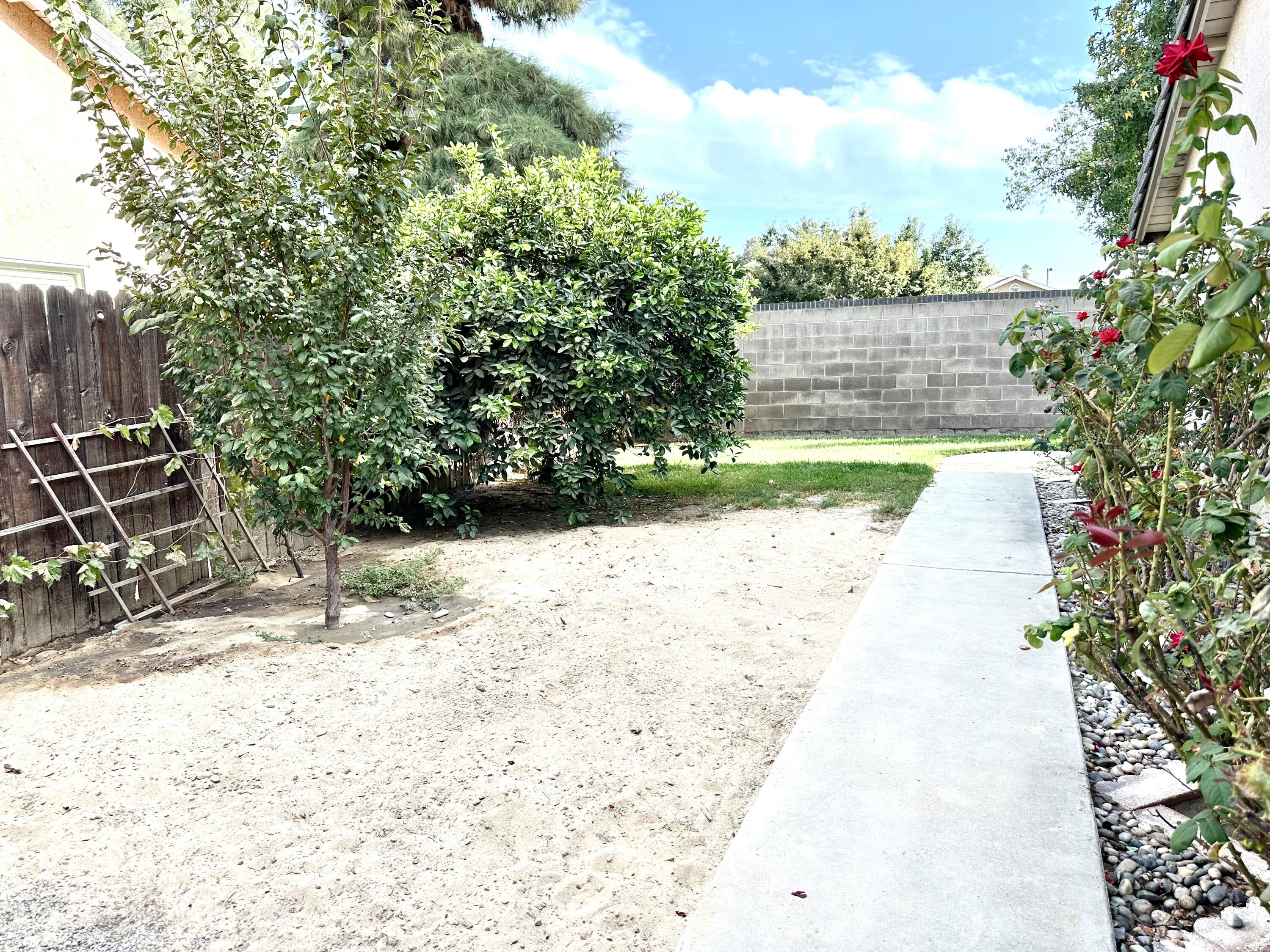 785 Heath Ct, Lemoore, CA 93245