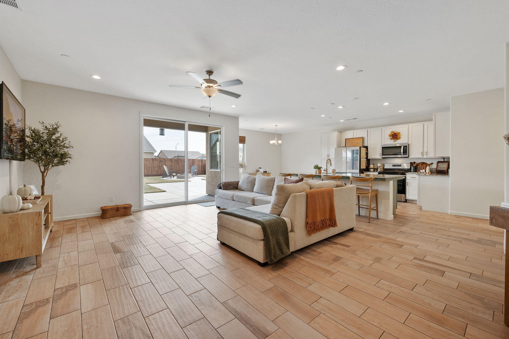 1981 Chancellor Ave, Tulare, CA 93274