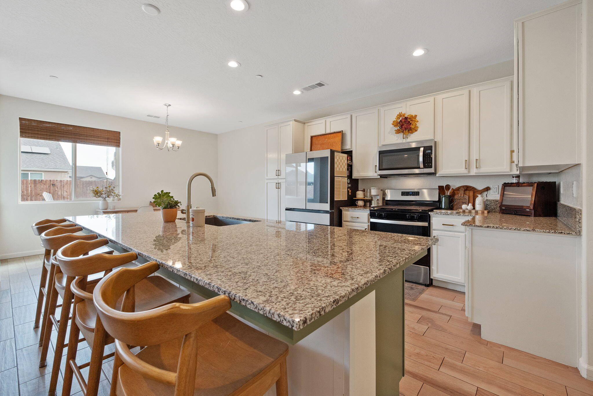 1981 Chancellor Ave, Tulare, CA 93274