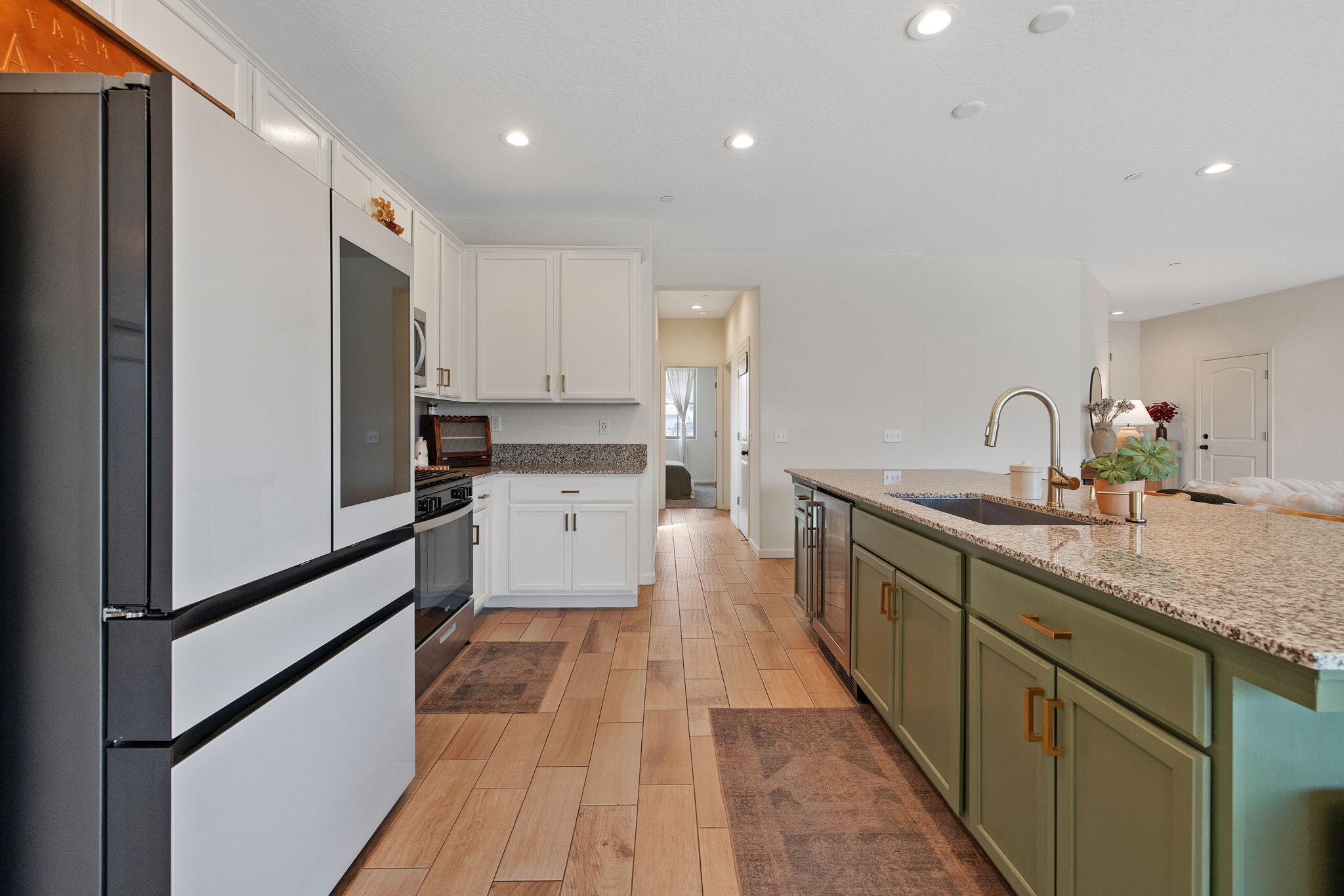 1981 Chancellor Ave, Tulare, CA 93274
