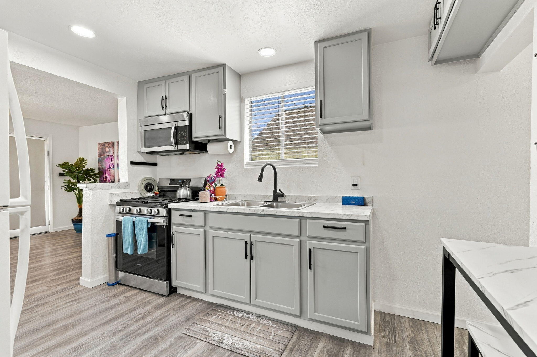 405 Neville St, Hanford, CA 93230