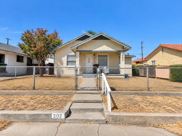 202 Moneta Ave, Bakersfield, CA 93308