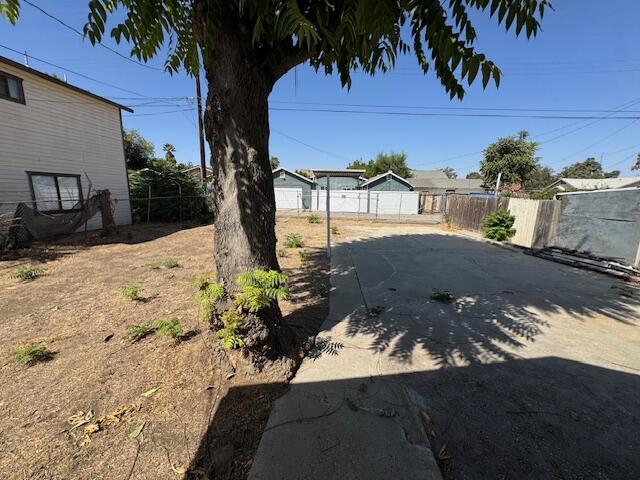 202 Moneta Ave, Bakersfield, CA 93308