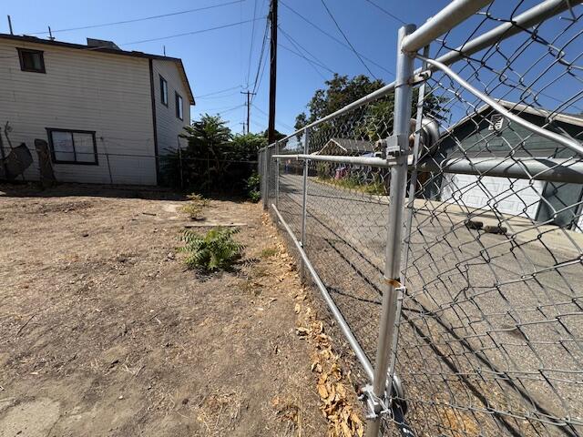 202 Moneta Ave, Bakersfield, CA 93308