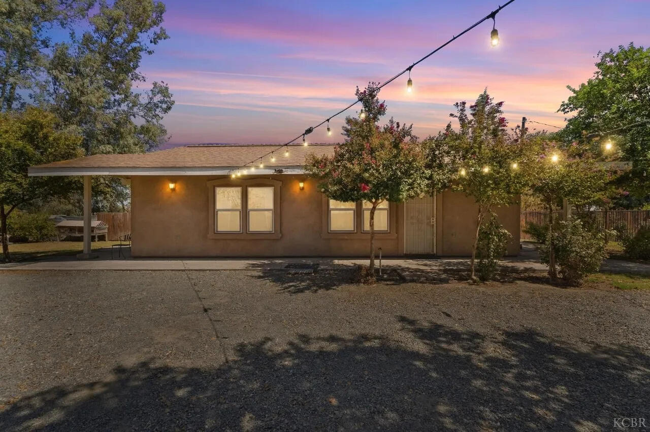 2440 Sherman Ave ##1/2, Corcoran, CA 93212
