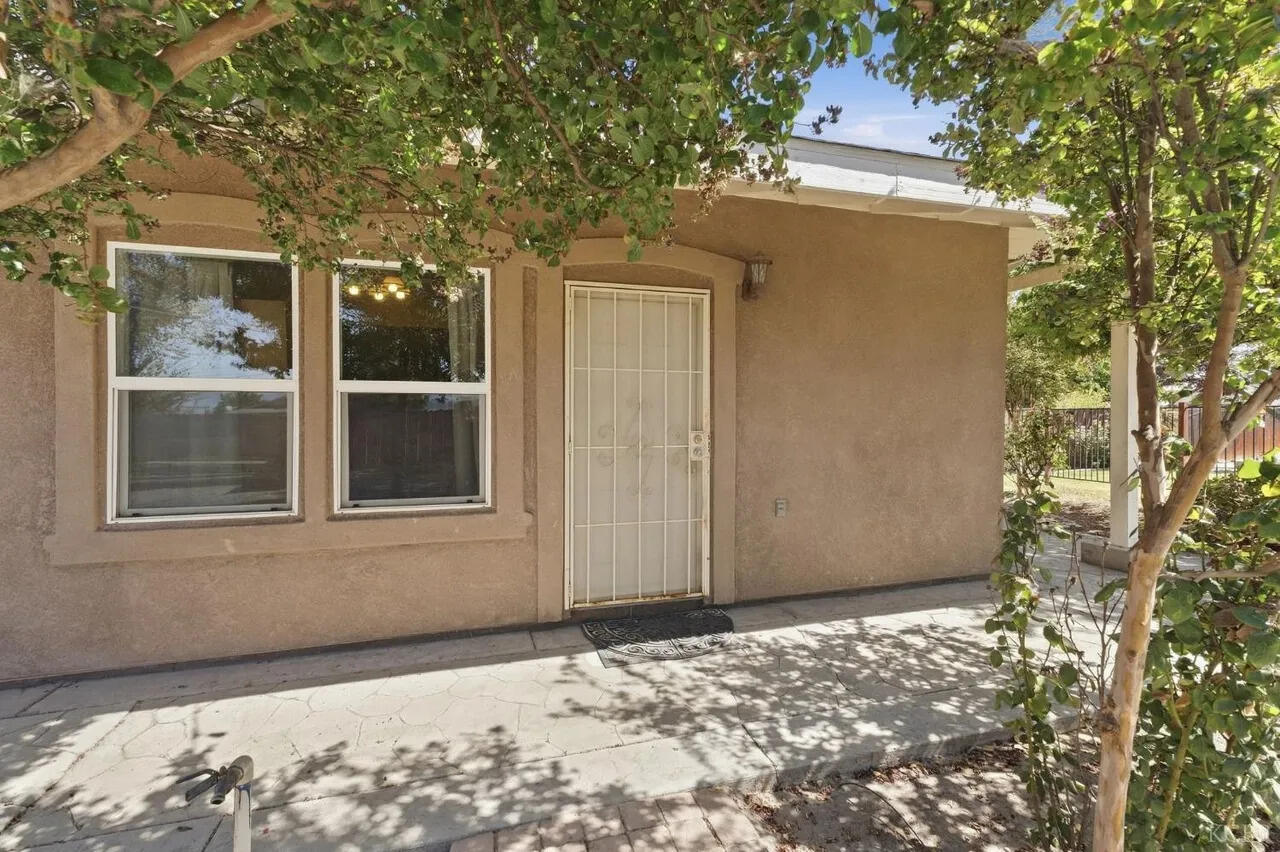 2440 Sherman Ave ##1/2, Corcoran, CA 93212