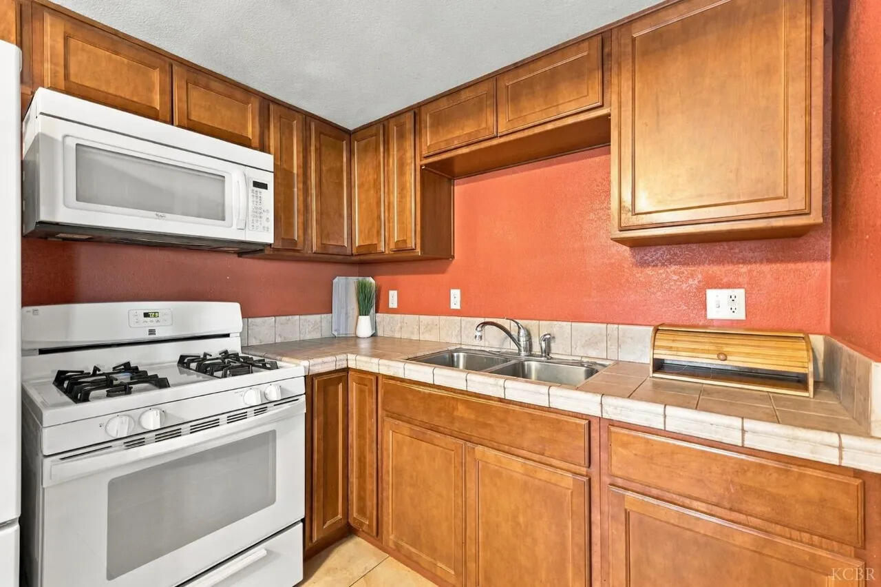2440 Sherman Ave ##1/2, Corcoran, CA 93212