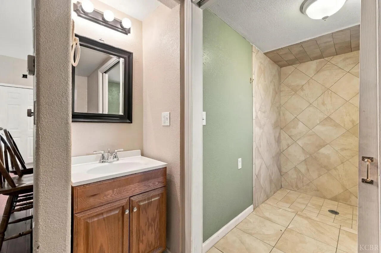 2440 Sherman Ave ##1/2, Corcoran, CA 93212